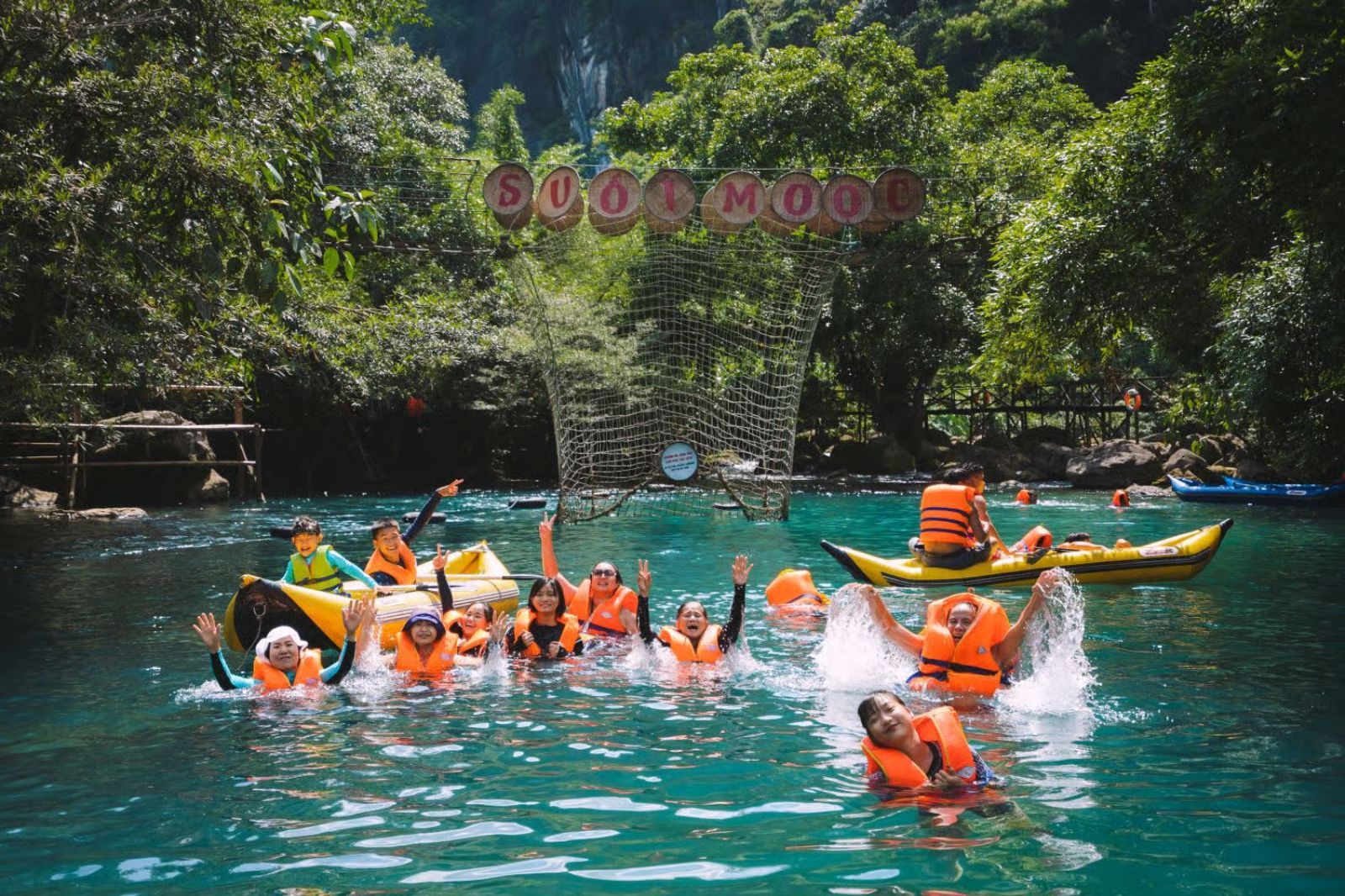 Suối Moọc thường có các ưu đãi chào hè