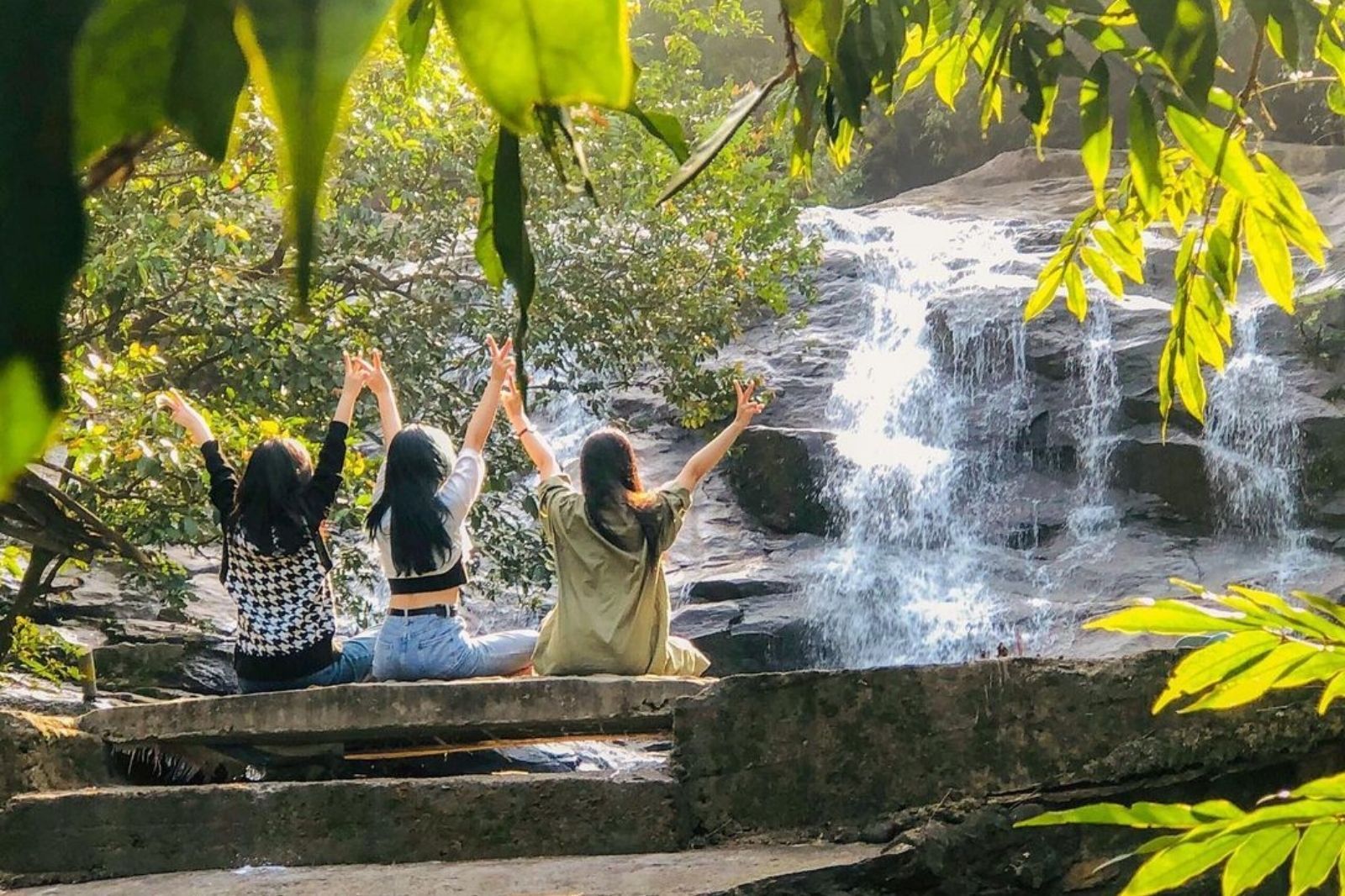 Suối ở gần hồ Truồi