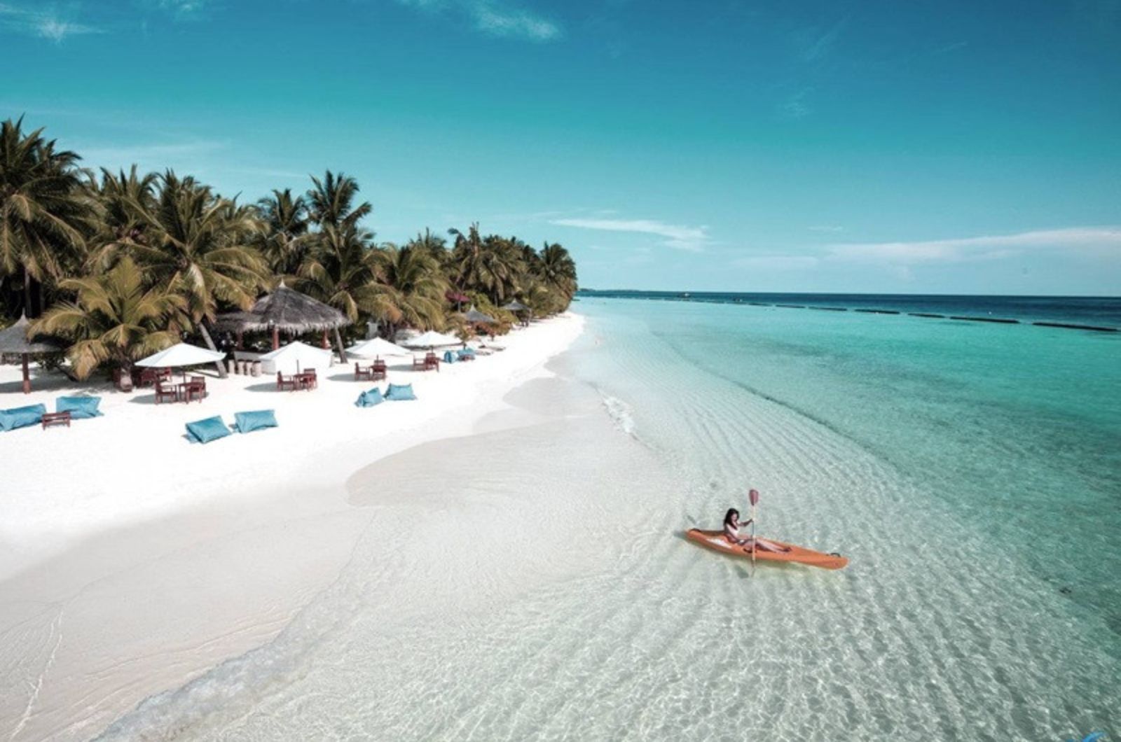 Tắm biển và chèo SUP ở Bãi Trường