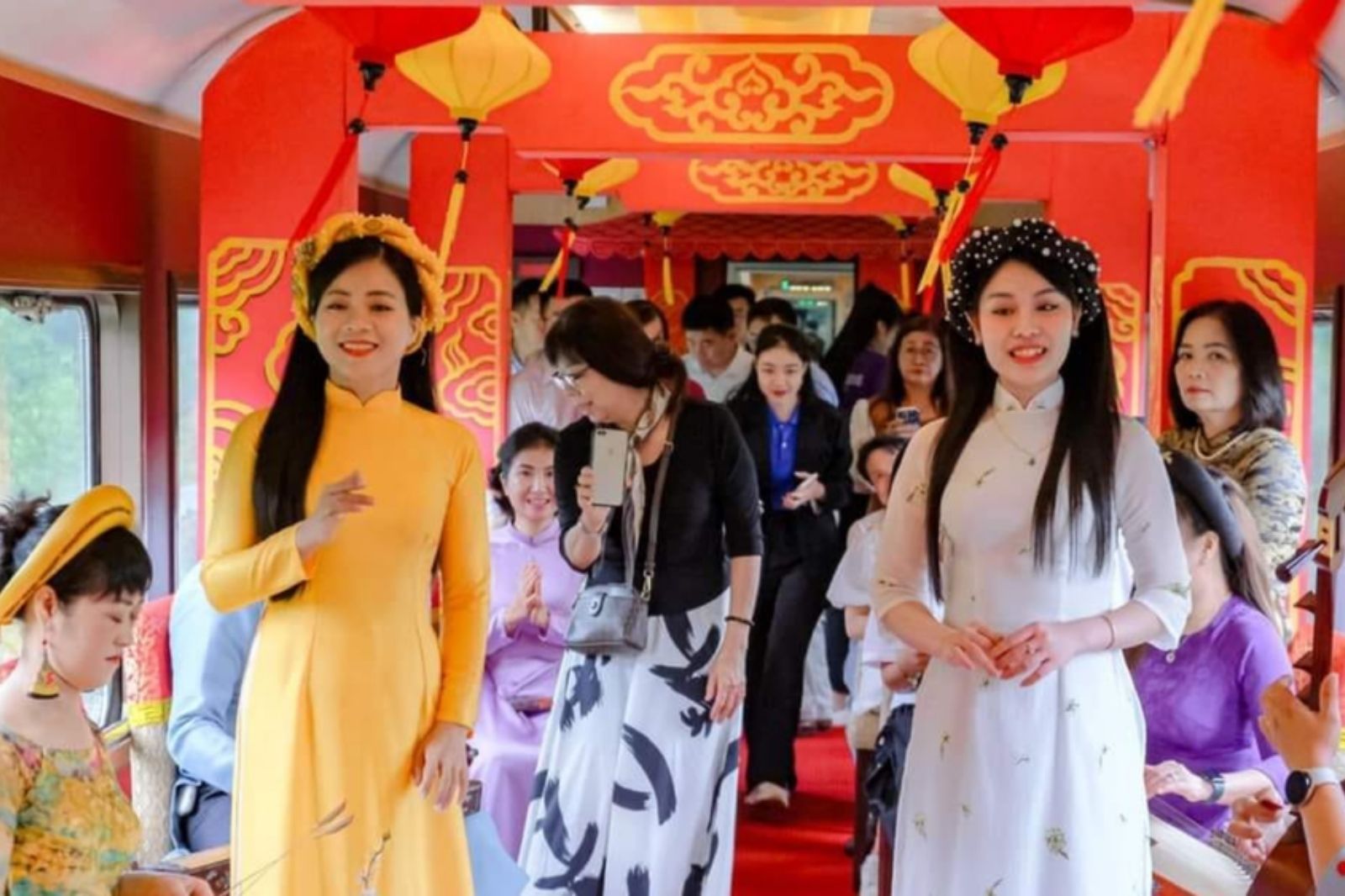 Tàu di sản Huế - Đà Nẵng 