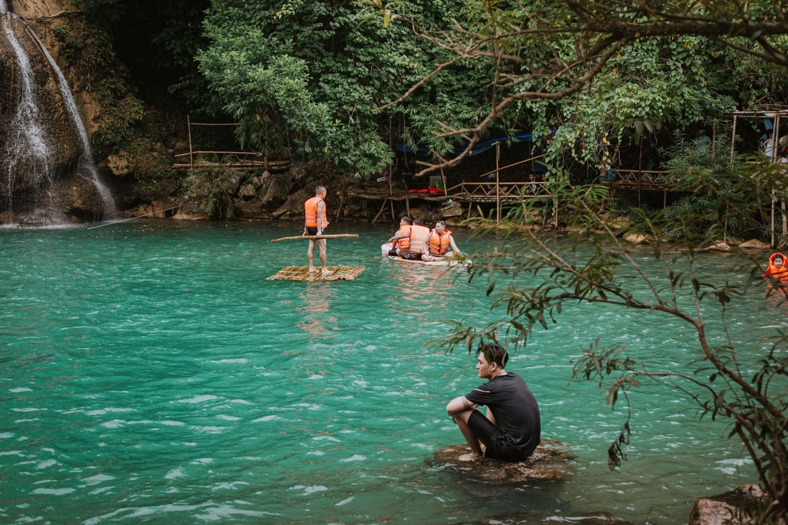 Thác Tà Puồng 3 được phát triển một số dịch vụ bởi người địa phương