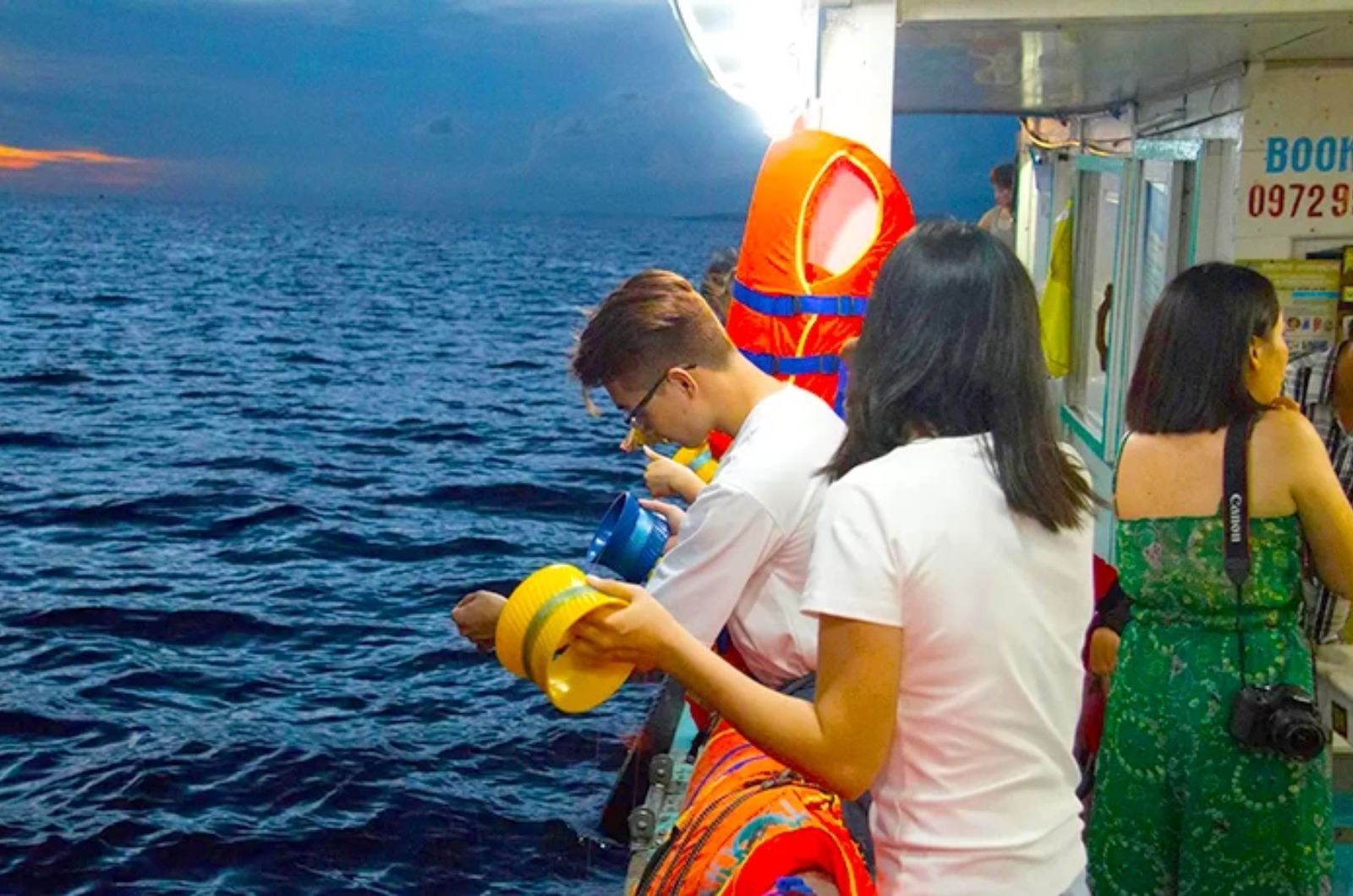 Tham gia tour câu mực đêm ở Phú Quốc