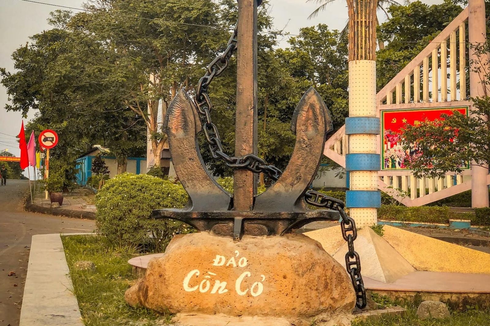 Bạn có thể tham khảo các tour để không cần lo lắng về lịch trình