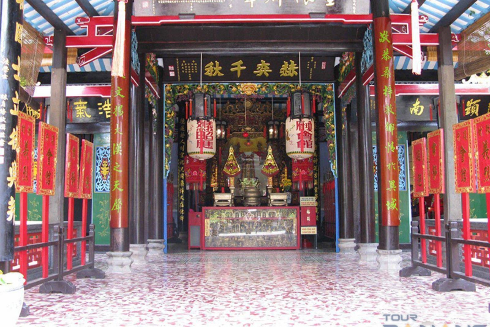 Tham quan bên trong Hội Quán Hải Nam 