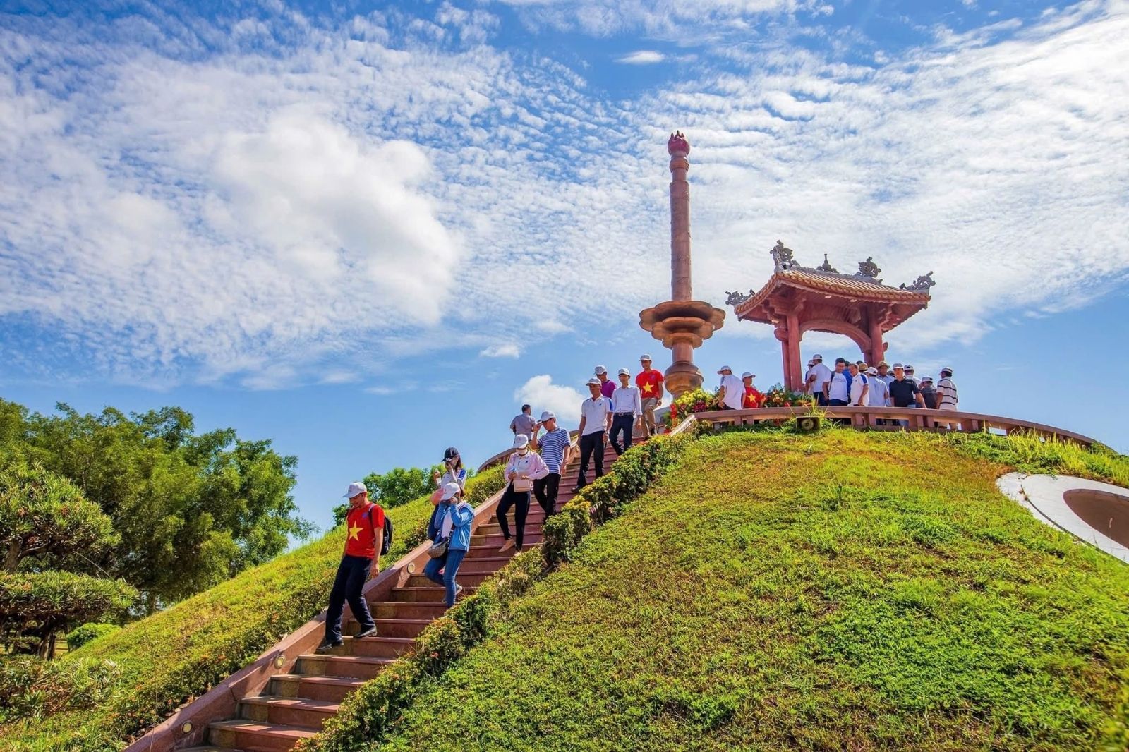 Tham quan các di tích lịch sử 