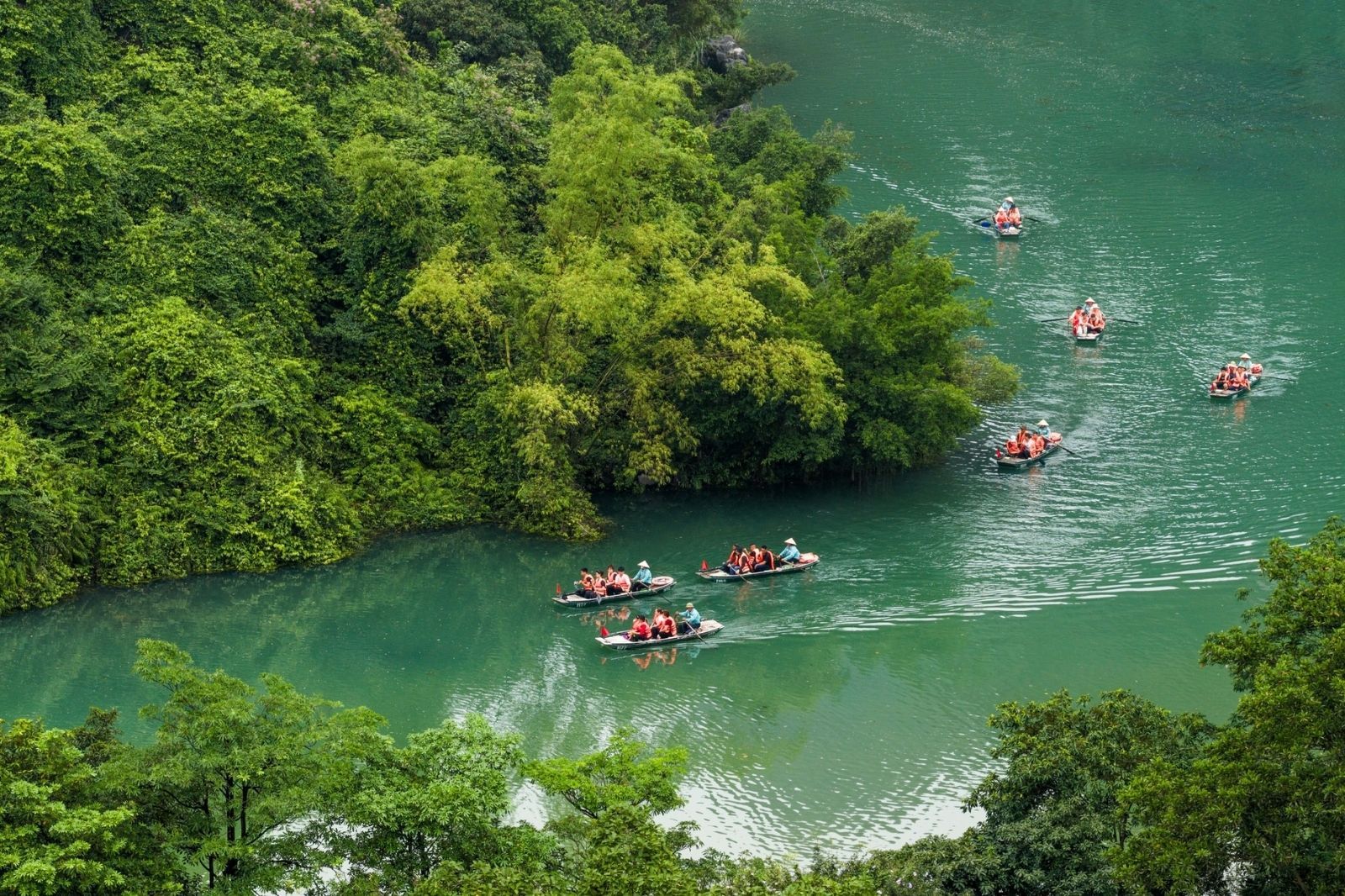 Tham quan di sản Tràng An vào mùa xuân