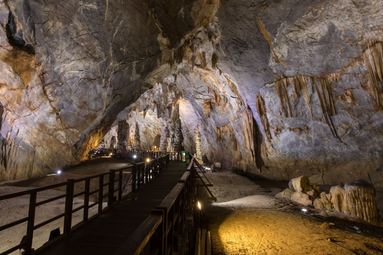 Tham quan động Thiên Đường 1km 