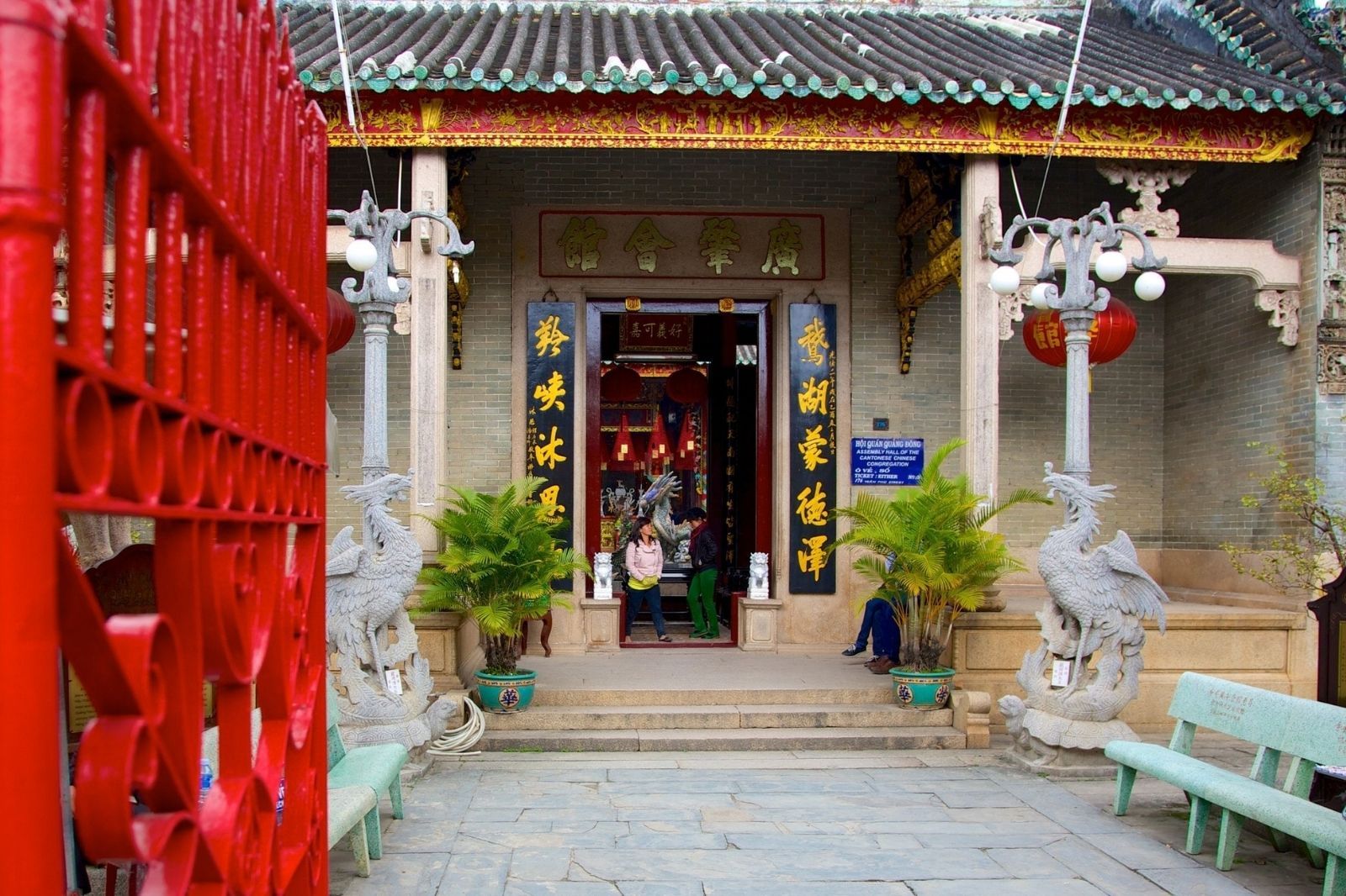 Tham quan Hội Quán Quảng Đông 