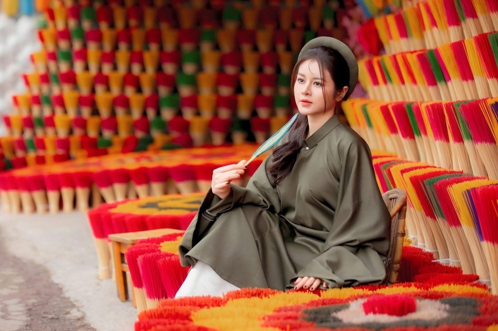 Du khách được tham quan làng hương Thủy Xuân miễn phí