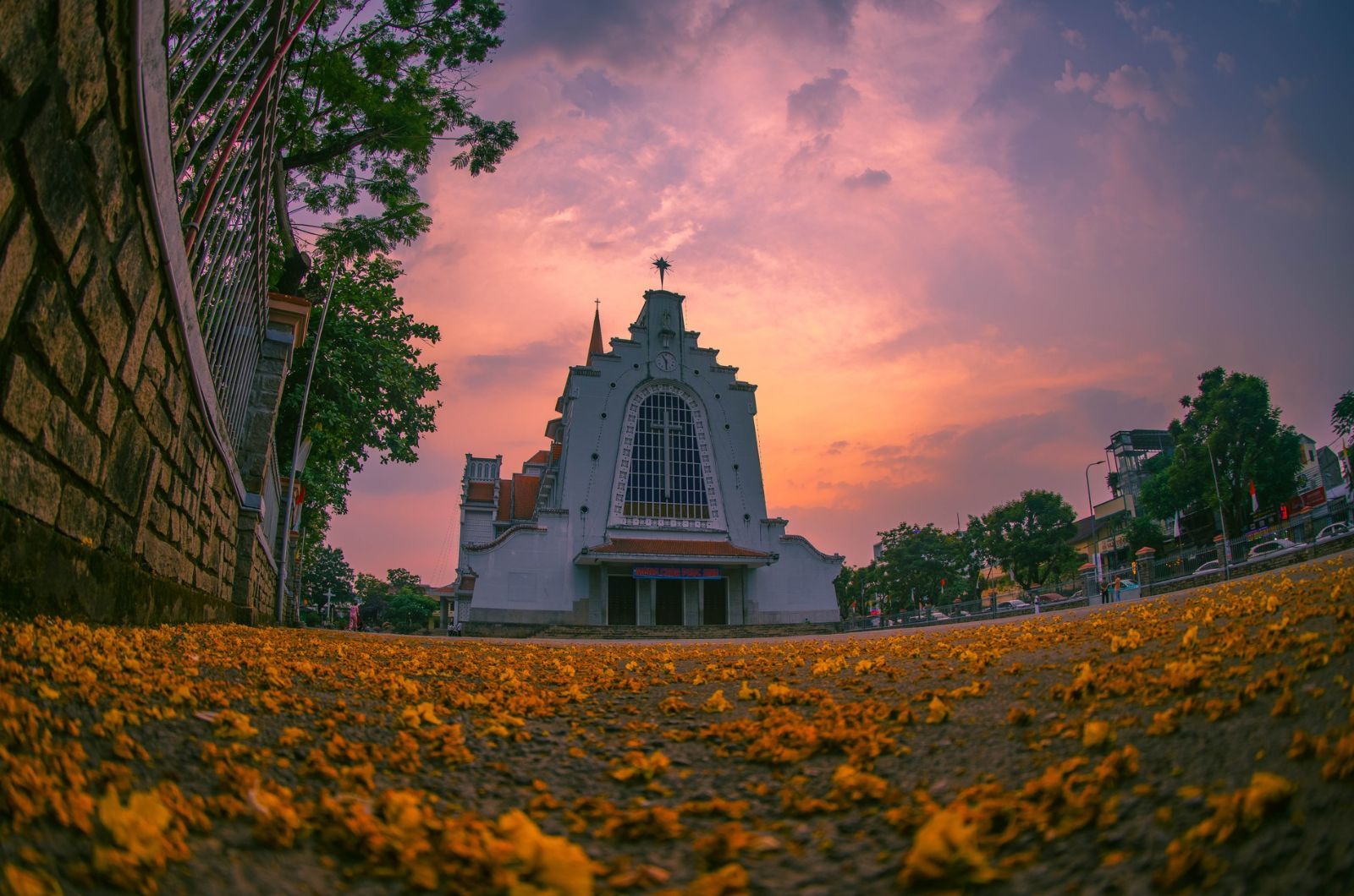 Miễn phí tham quan Nhà thờ Đức Mẹ Hằng Cứu Giúp