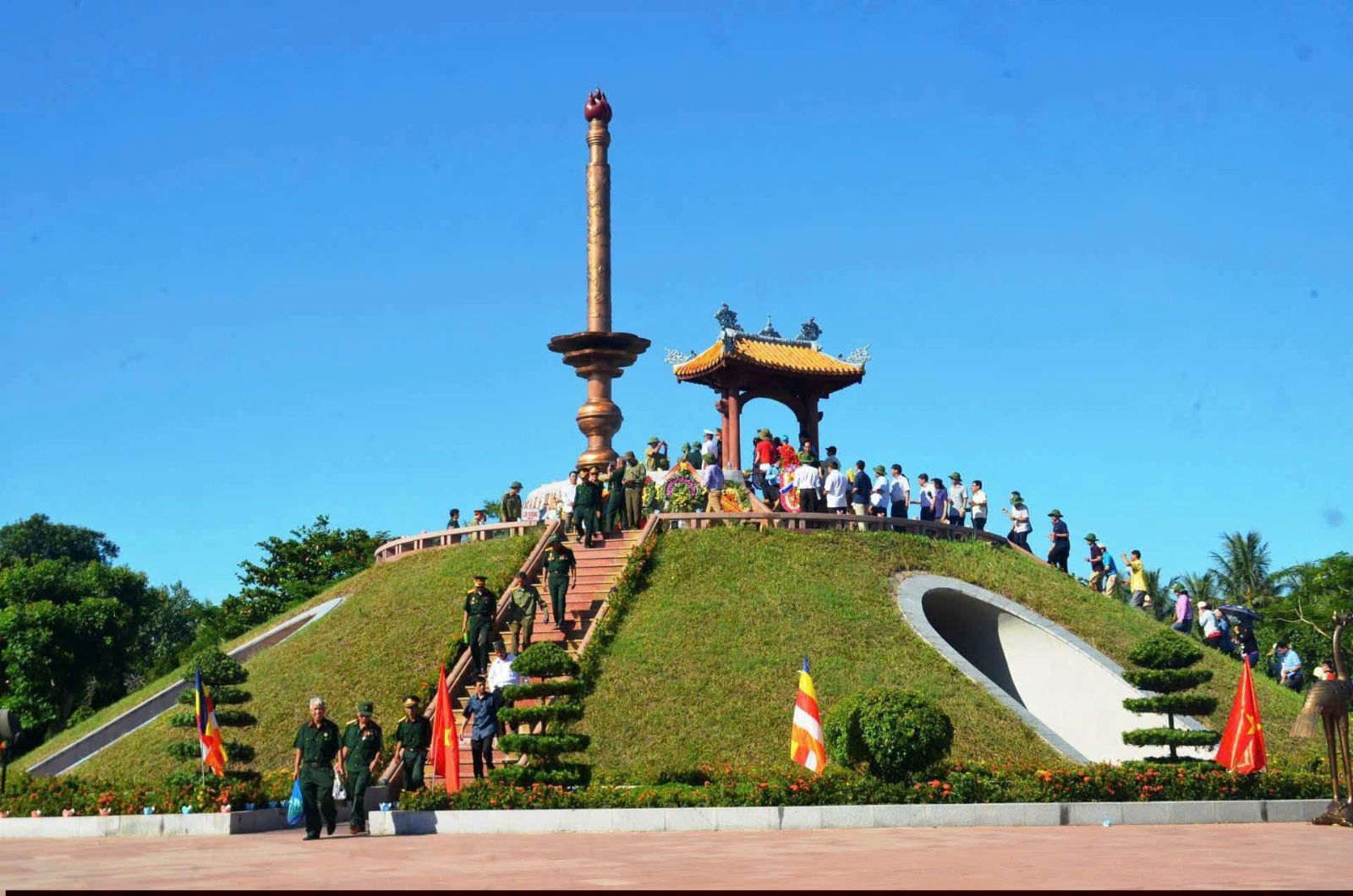 Tham quan thành cổ Quảng Trị