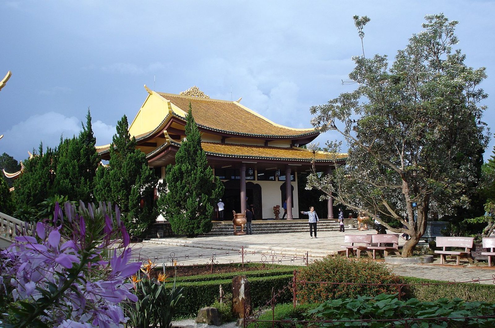 Tham quan Thiền viện Trúc Lâm 