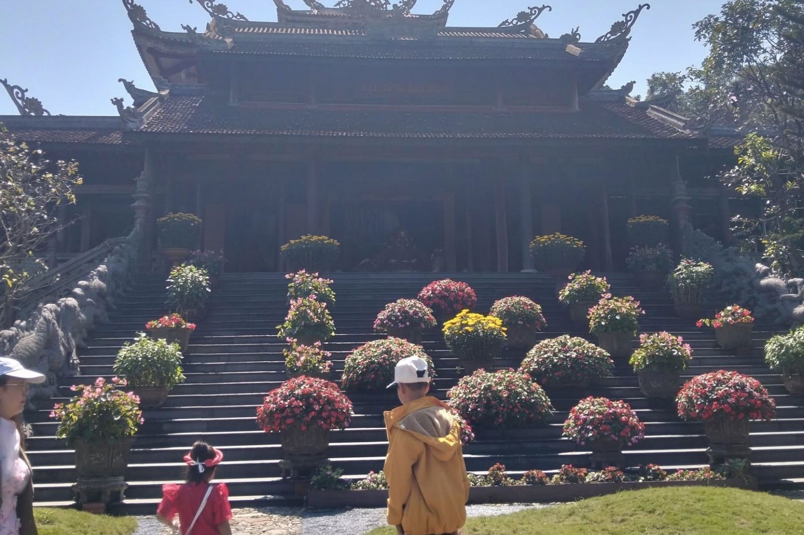 Tham quan Thiền viện Trúc Lâm Bạch Mã