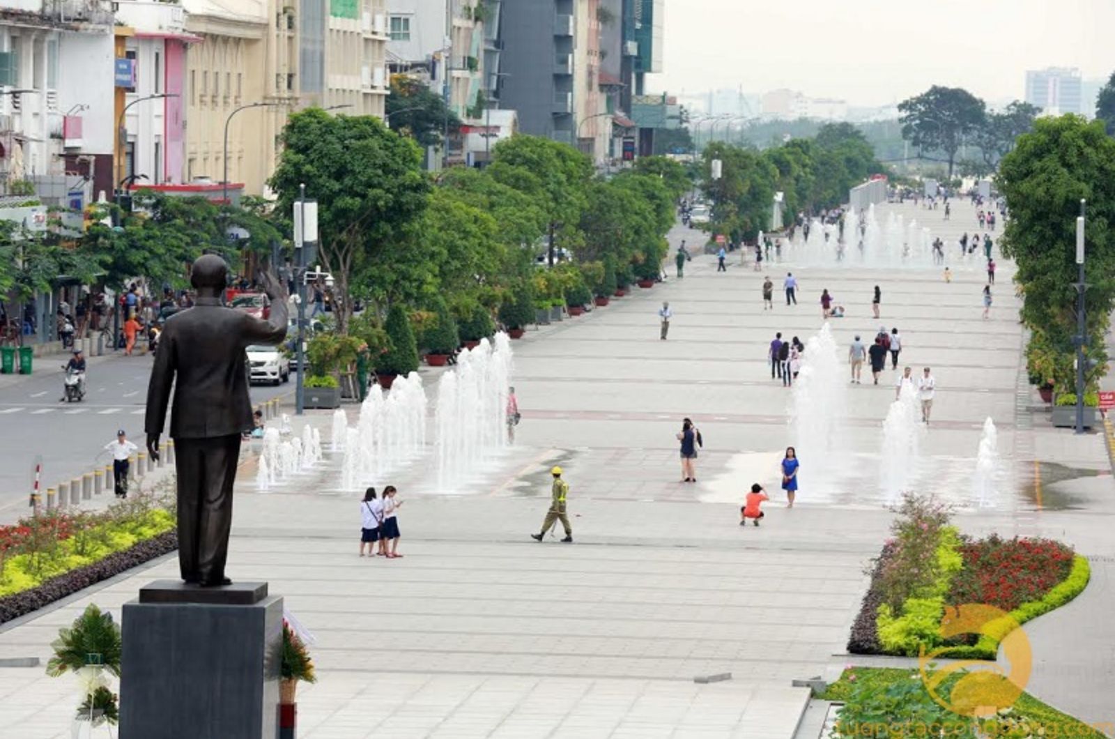 Tham quan và trải nghiệm phố đi bộ miễn phí