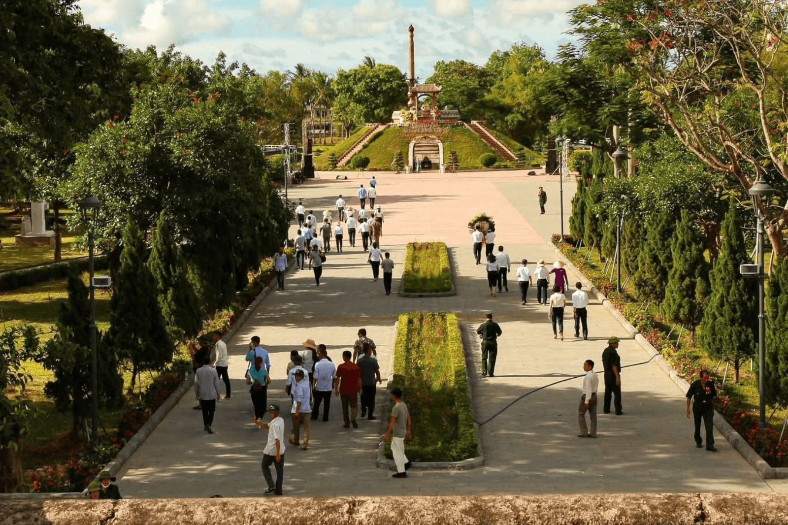 Thành cổ Quảng Trị những ngày du khách đến dâng hương