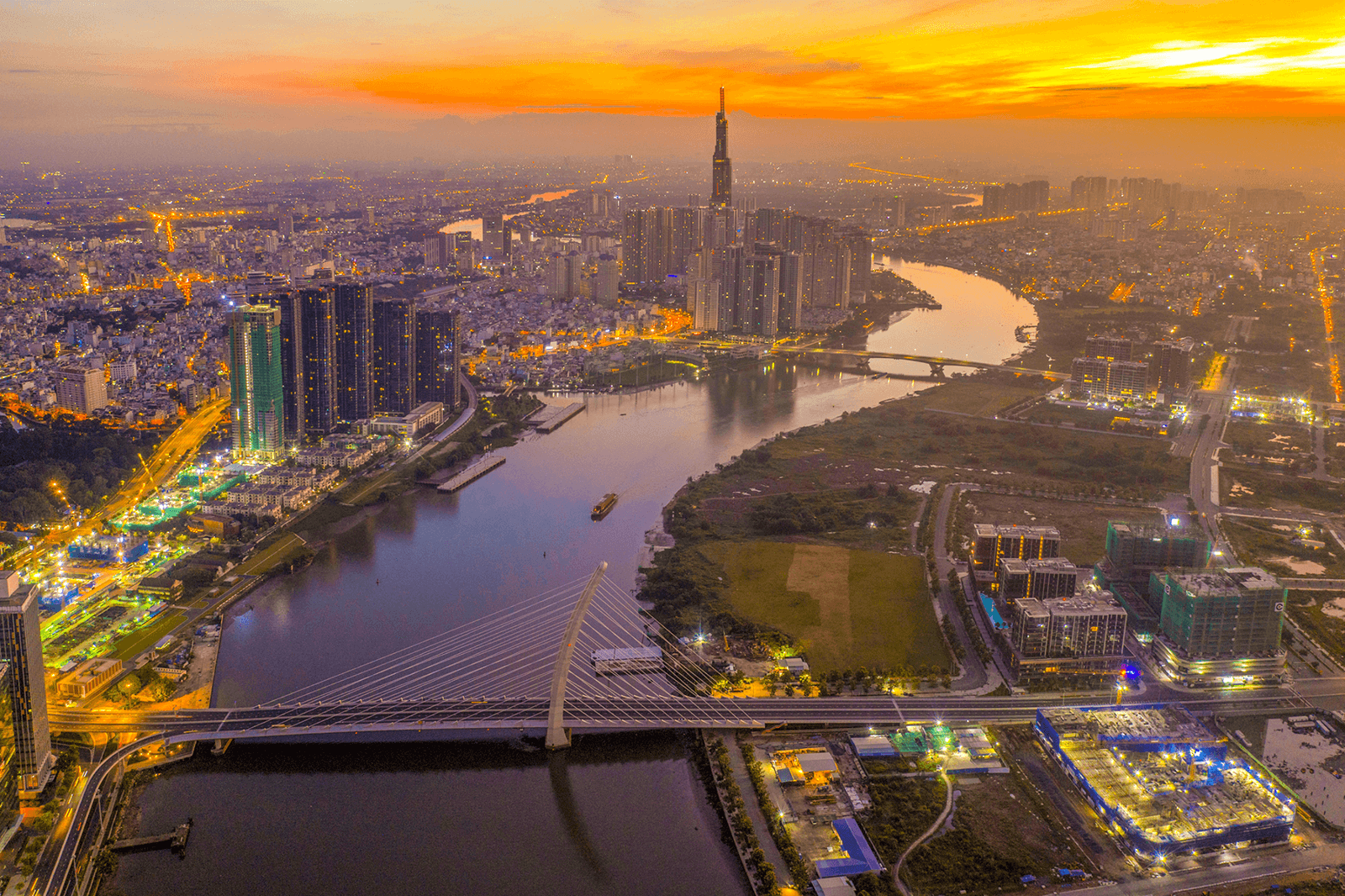 Thành phố Hồ Chí Minh nổi bật với sức sống sôi động  
