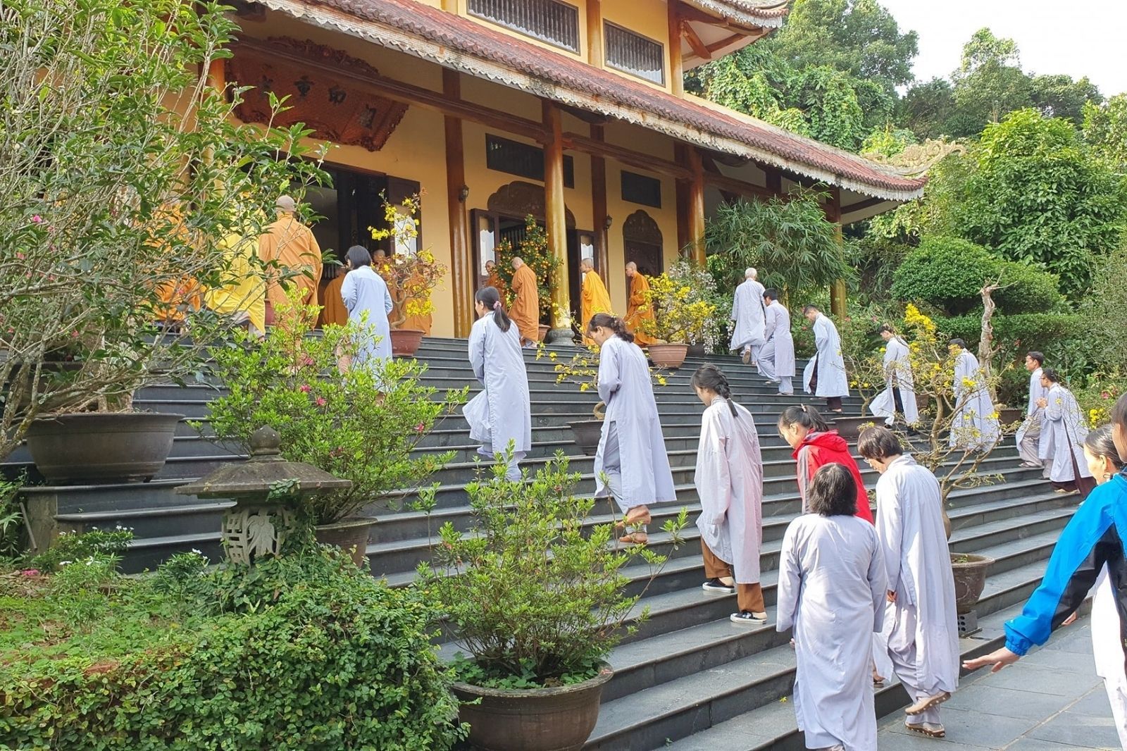 Du khách có thể tham gia các hoạt động thiền tại Thiền viện 