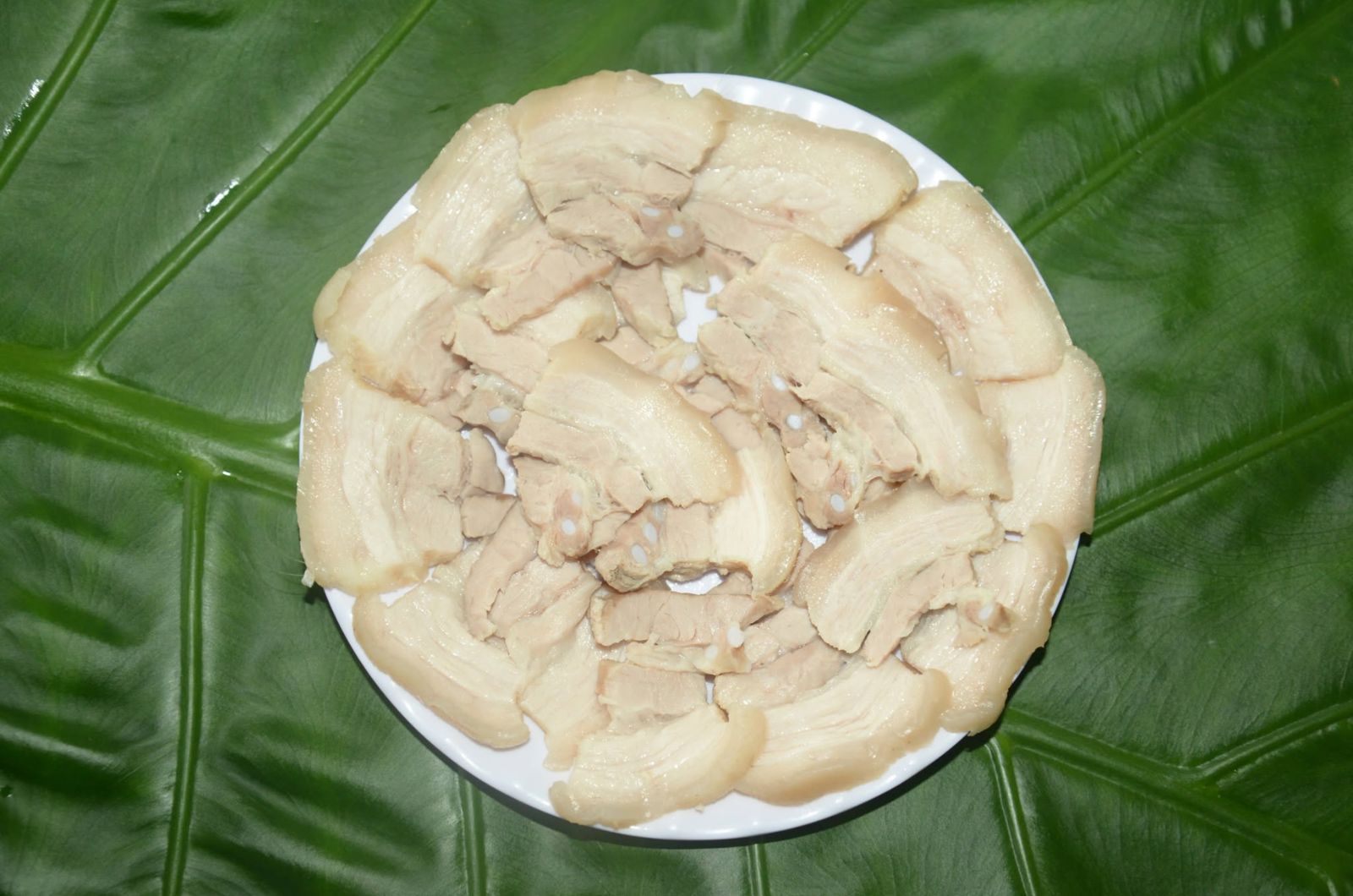 Thịt luộc vừa chín tới