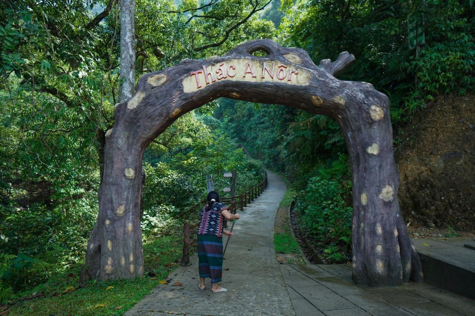 Thời điểm mùa hè là lý tưởng để đi thác