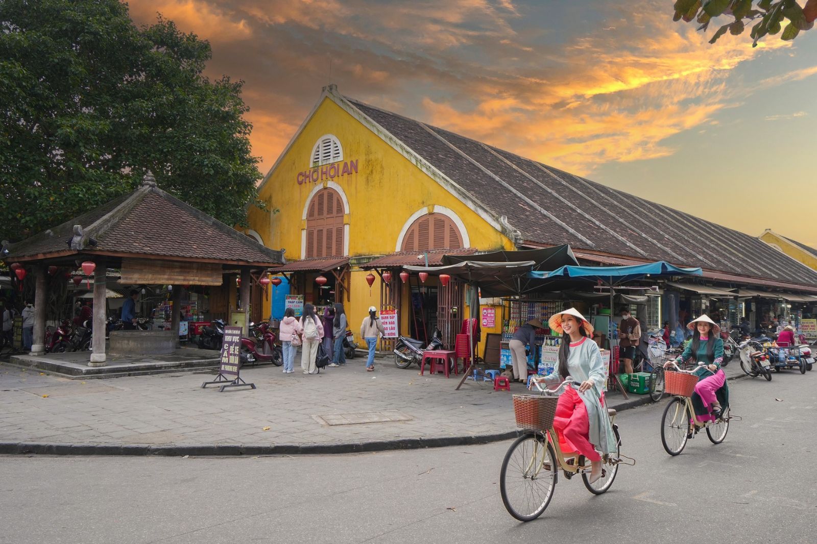 Thời điểm thích hợp để ghé chợ Hội An là vào buổi sáng 