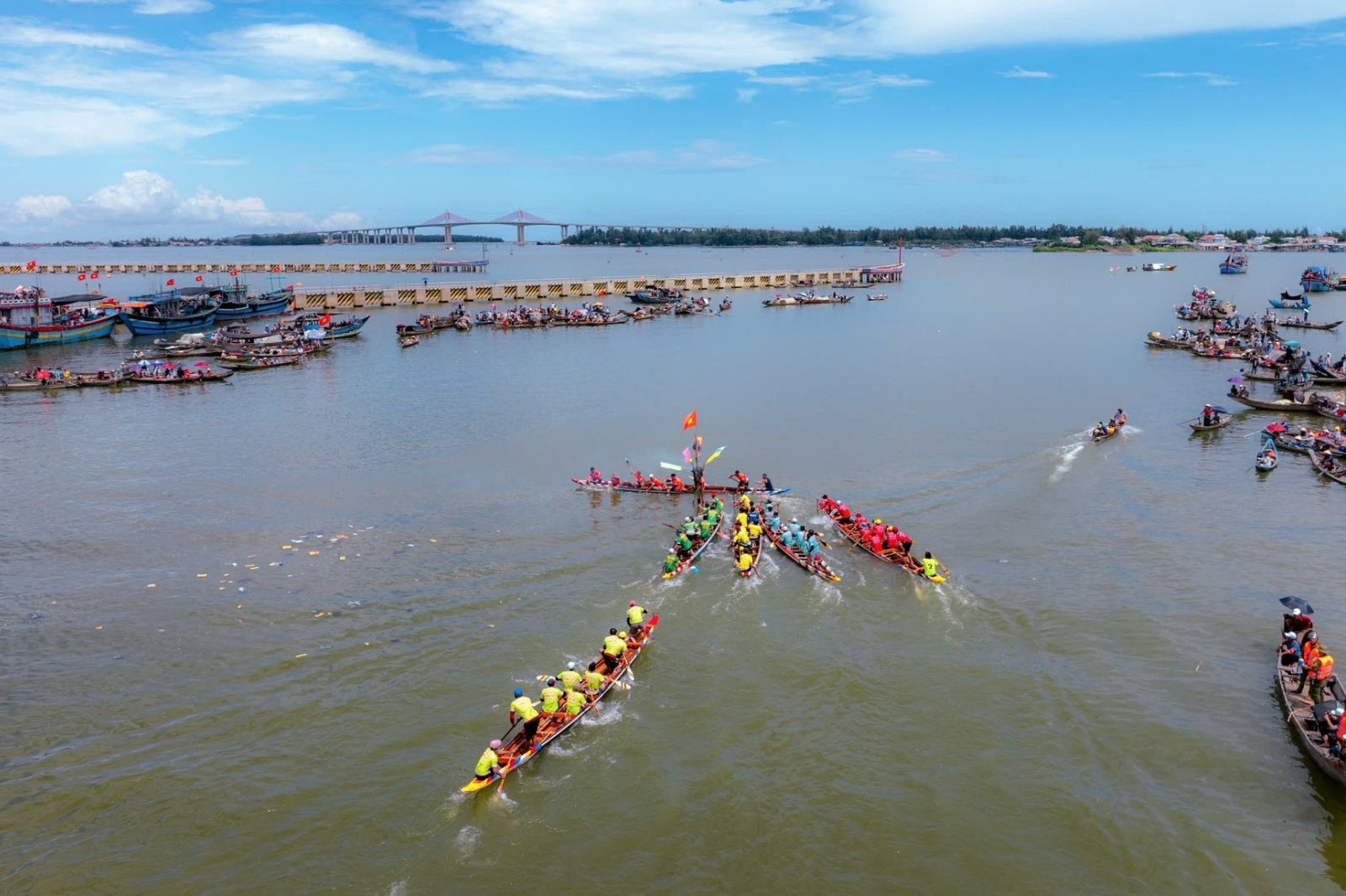 Lễ hội thường diễn ra vào dịp 2/9 hoặc Festival