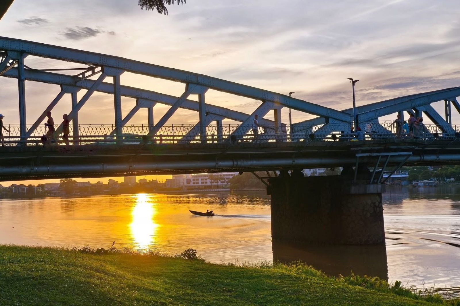 Thời tiết Huế có 2 mùa rõ rệt 