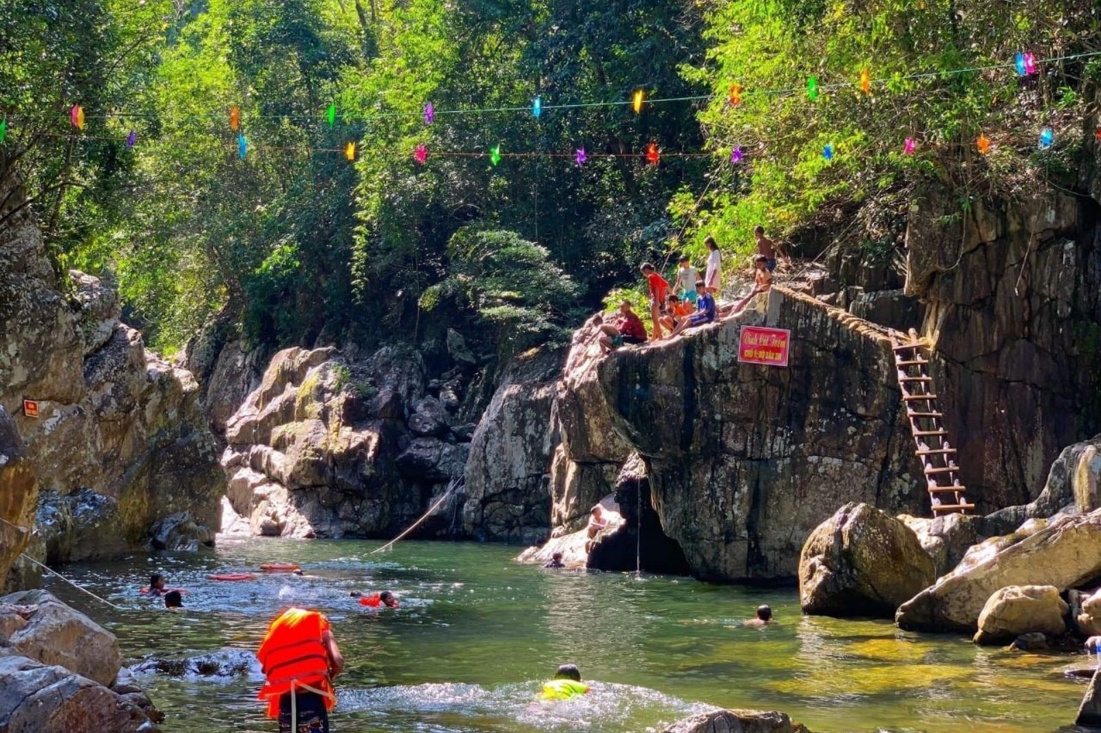 Trải nghiệm thư giãn ở suối Pâr Le