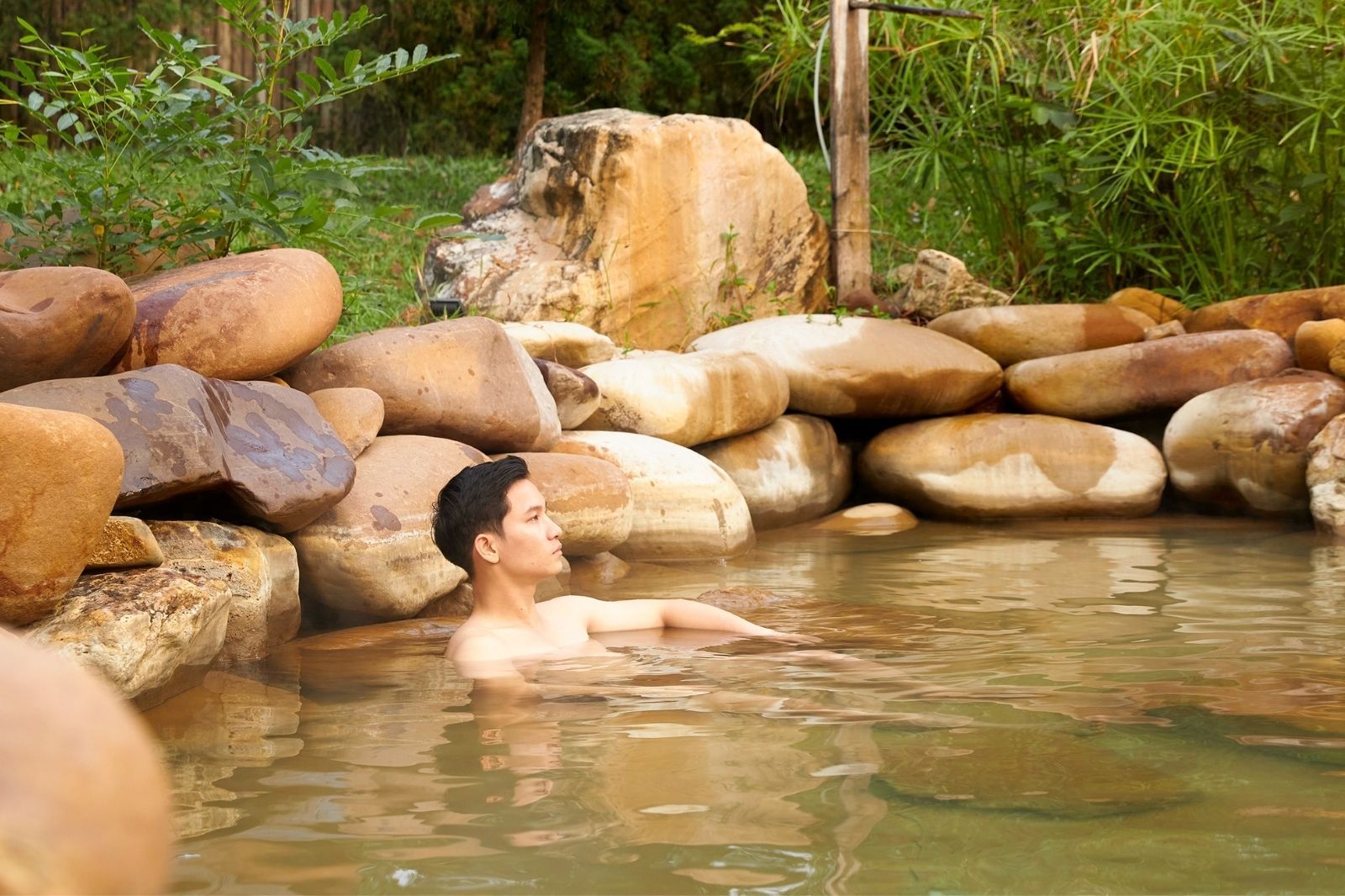 Thư giãn trong những hồ nước khoáng 