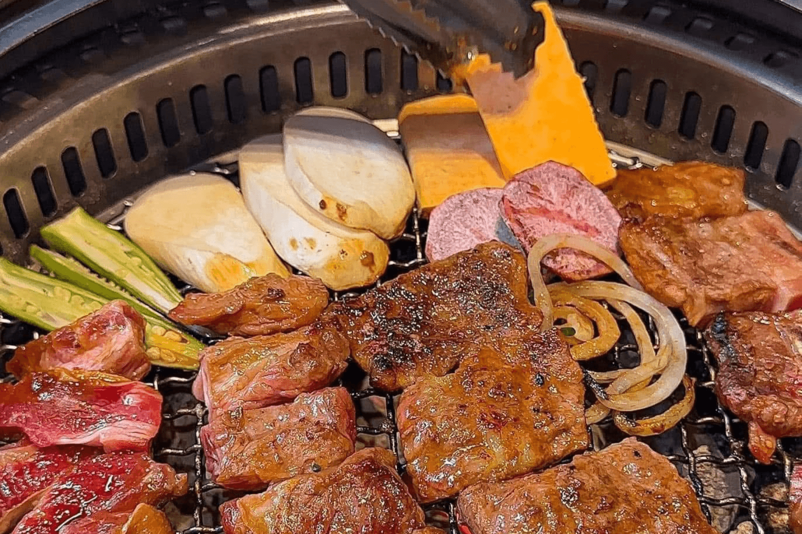 Thực đơn phong phú với nhiều loại thịt nướng 