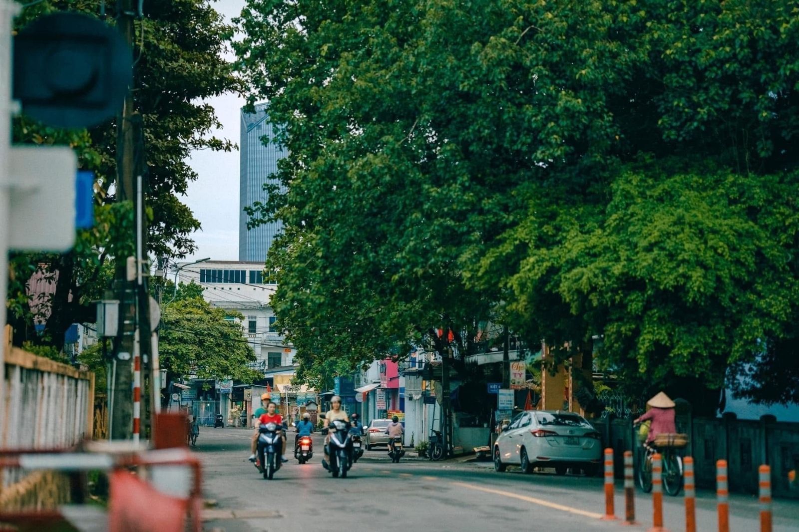 Thuê xe máy để tiện di chuyển giữa các điểm du lịch 