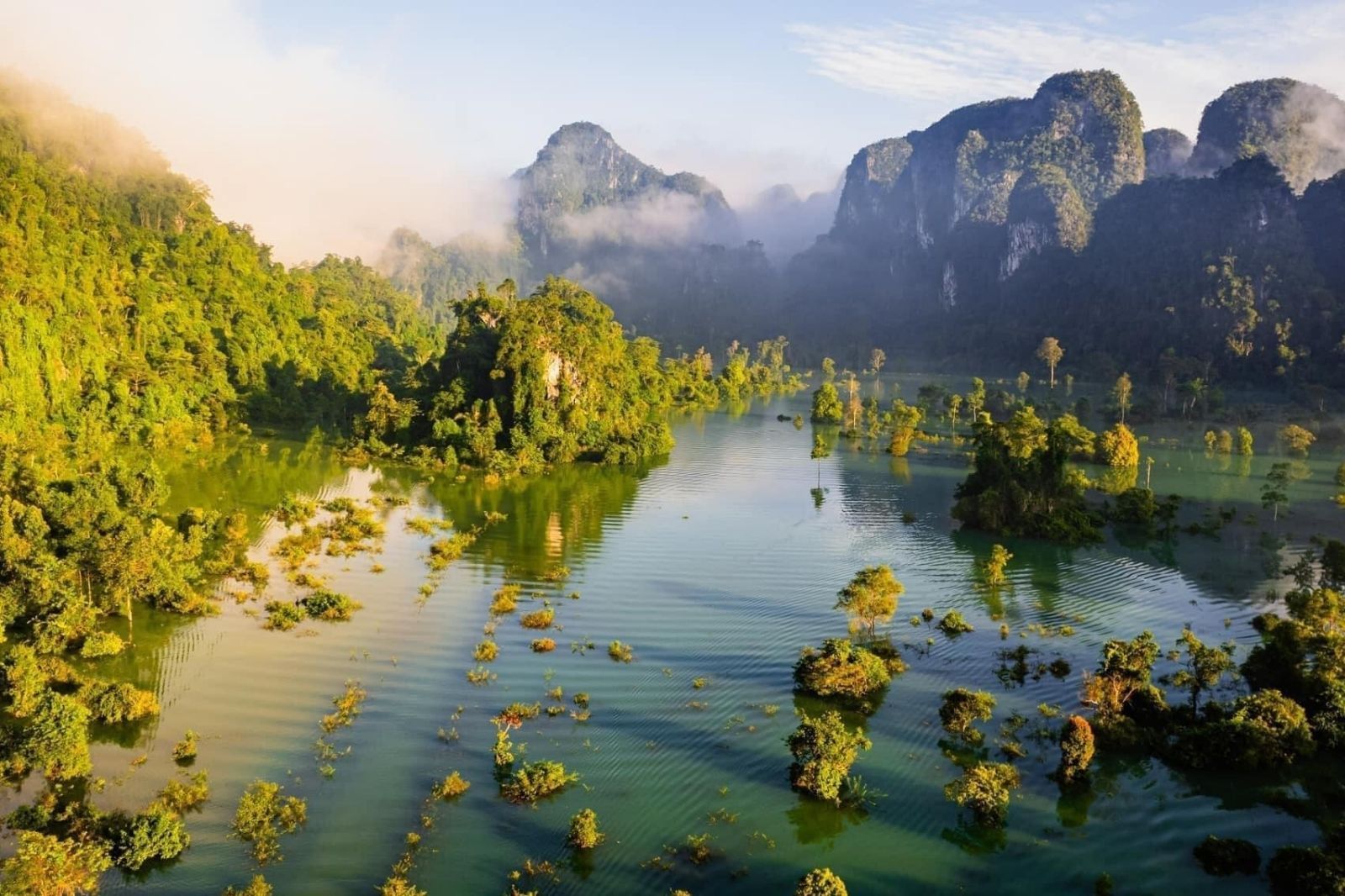 Thung lũng Hung Trâu vào mùa mưa 