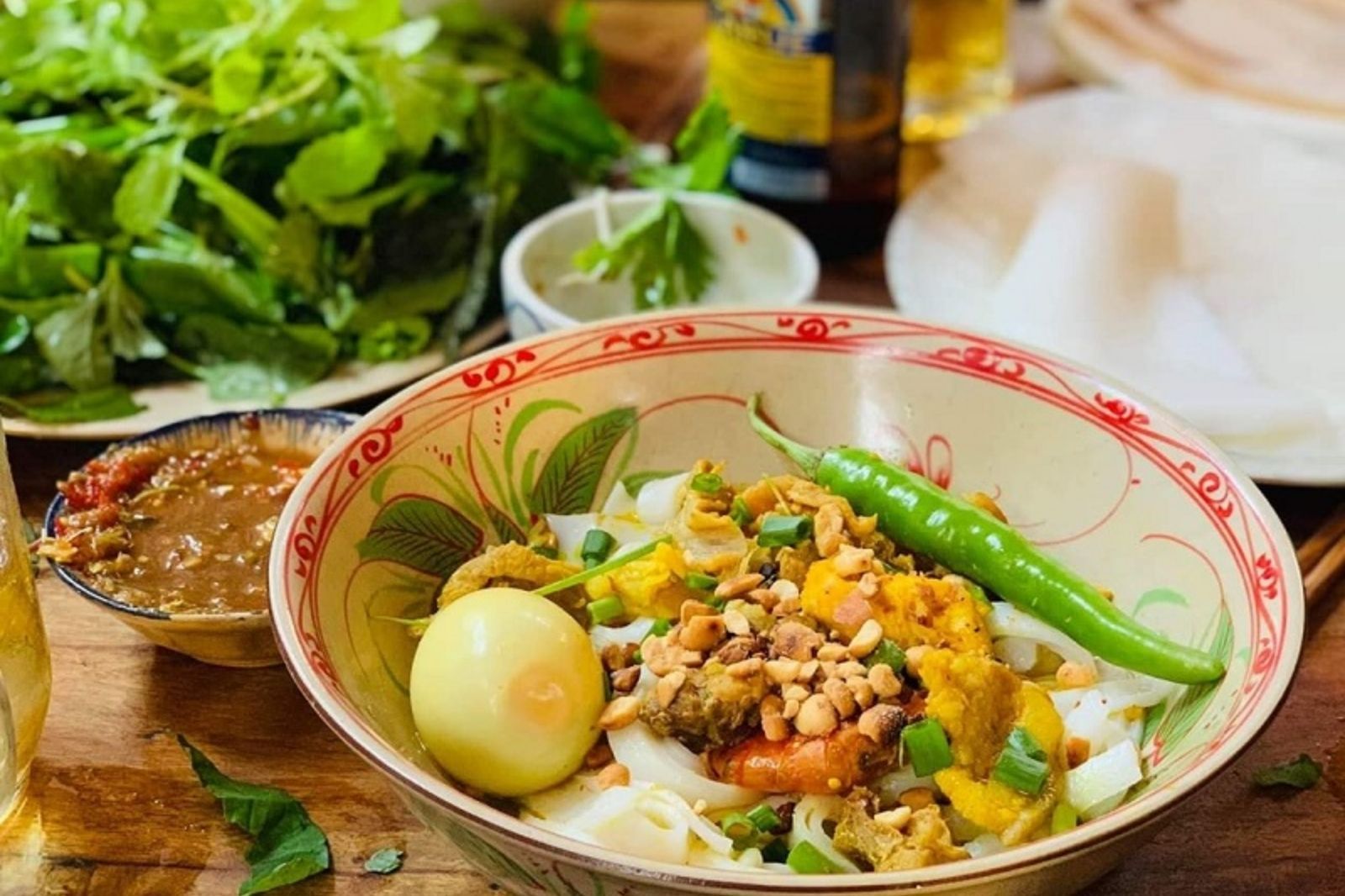 Thưởng thức ẩm thực địa phương gần núi Ngũ Hành Sơn 