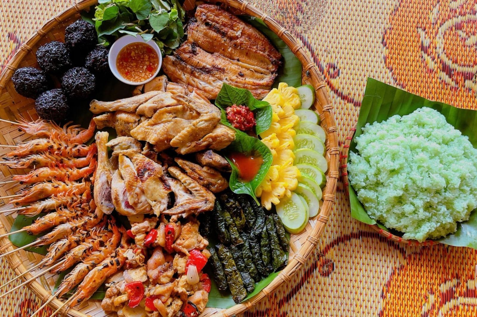 Thưởng thức ẩm thực tại khu du lịch Suối Kiều 