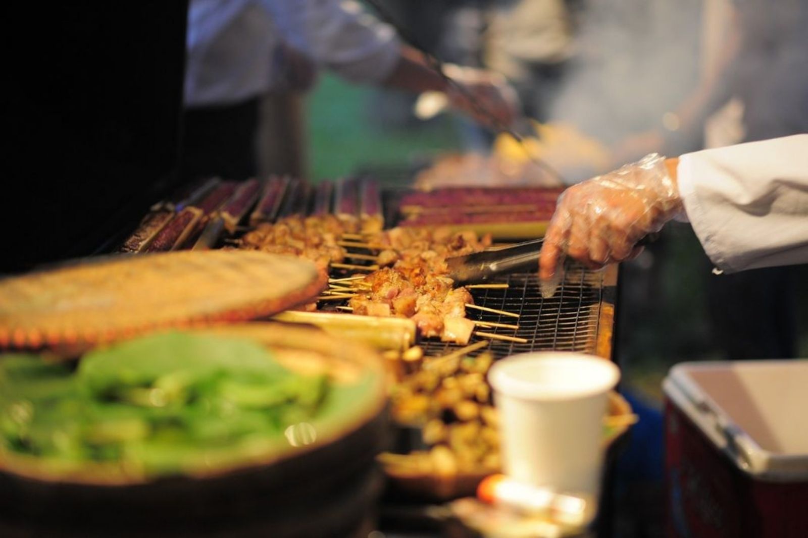 Thưởng thức ẩm thực tại Làng Toom Sara 