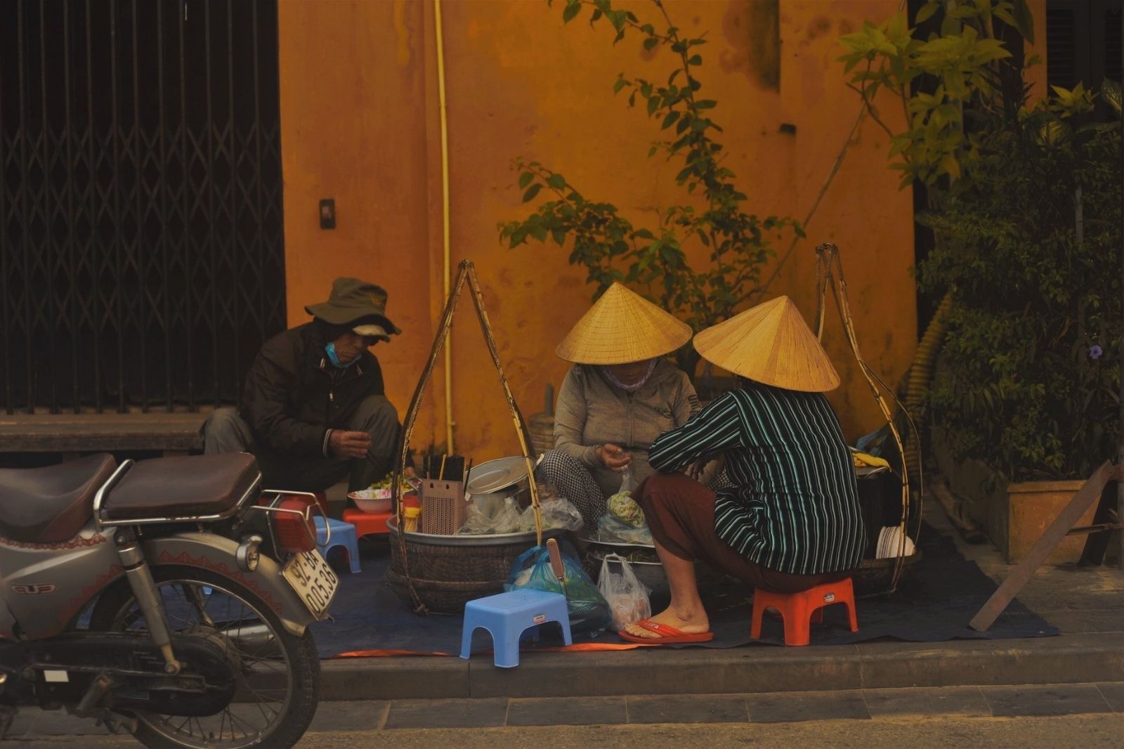 Thưởng thức ẩm thực trên những con phố 