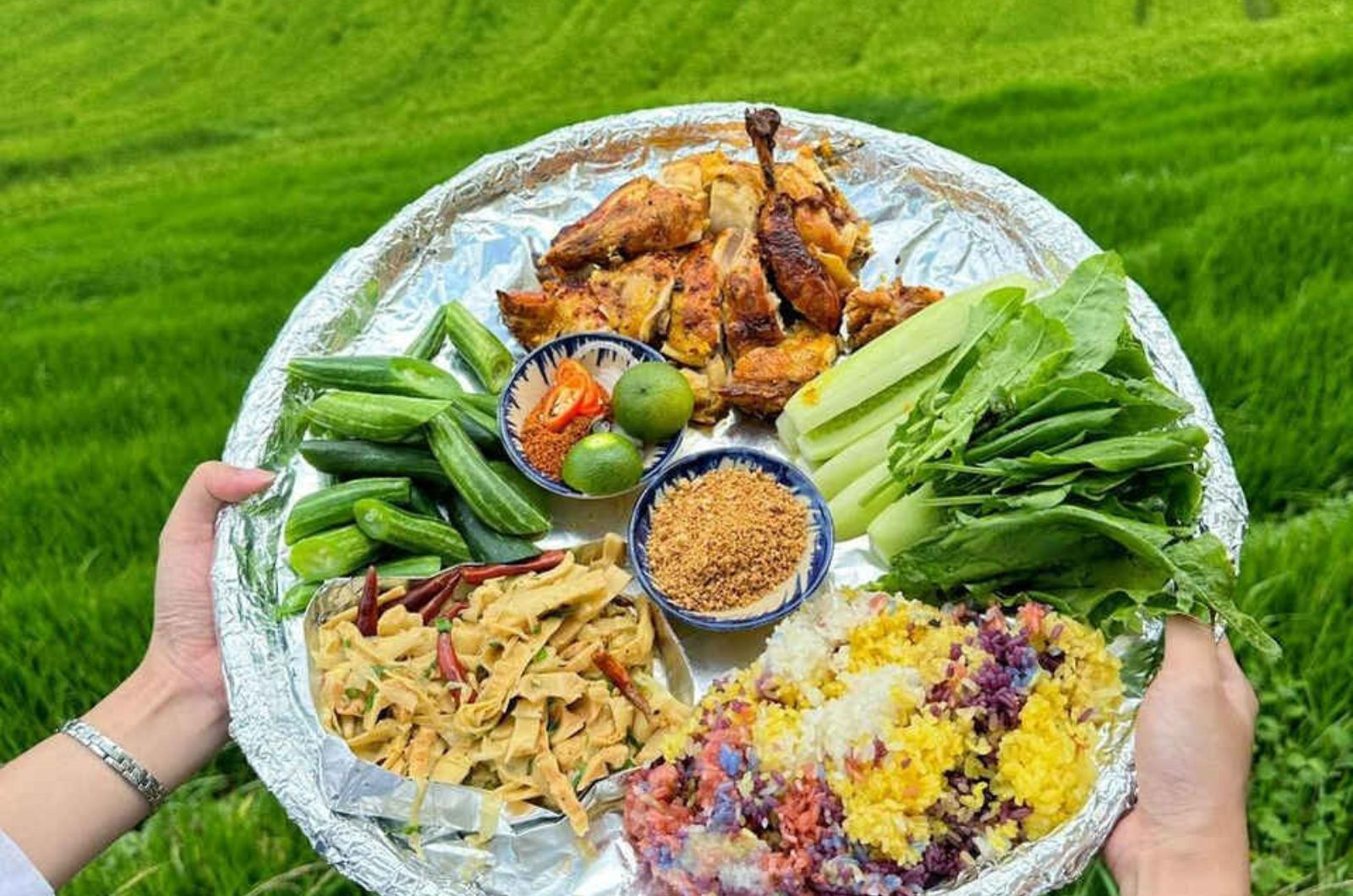 Thưởng thức các món ăn truyền thống của người dân bản địa