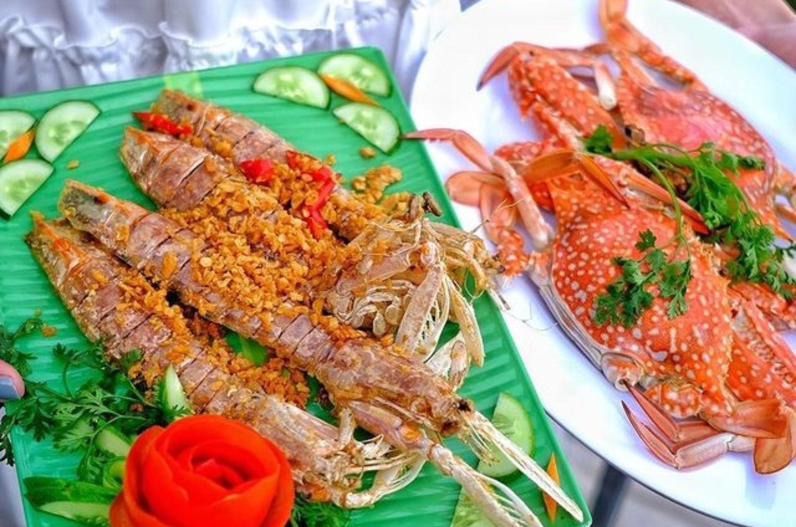 Thưởng thức ghẹ Hàm Ninh ở các nhà hàng địa phương 