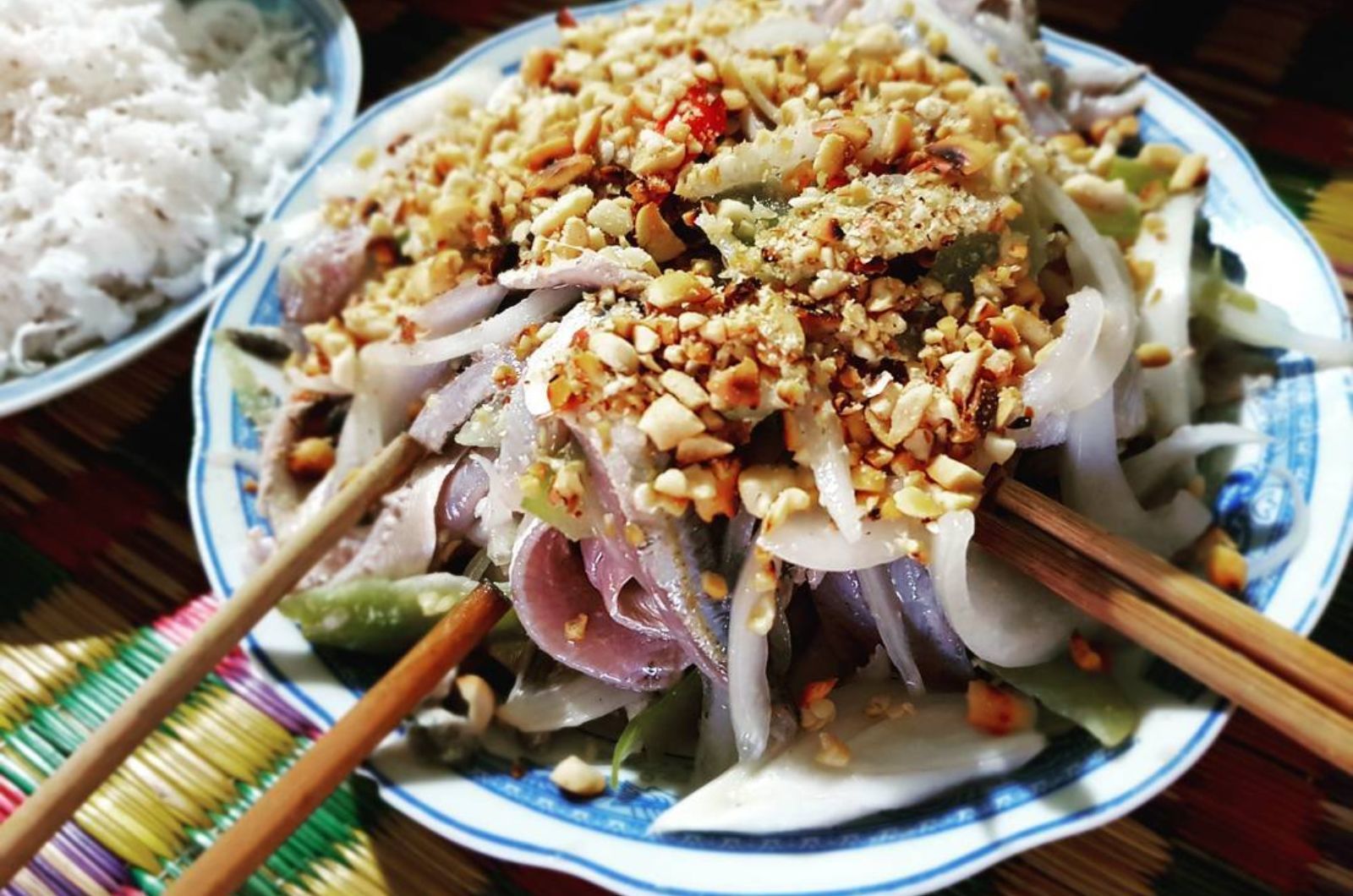 Thưởng thức gỏi cá trích đặc sản Phú Quốc