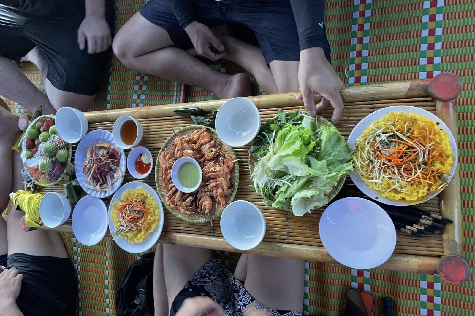 Thưởng thức hải sản vùng sông nước