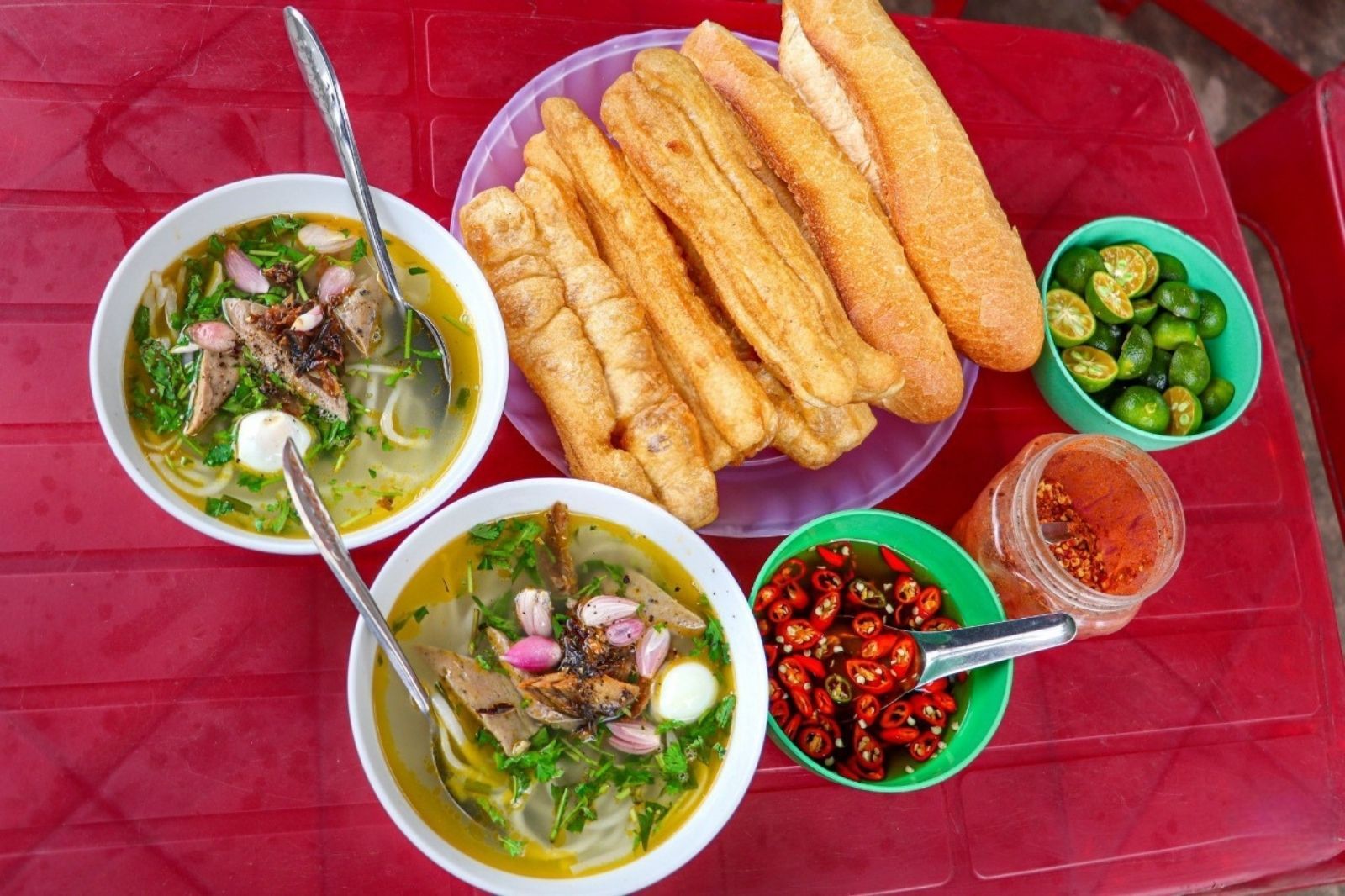 Thưởng thức tô cháo chờ khi du lịch Đà Nẵng