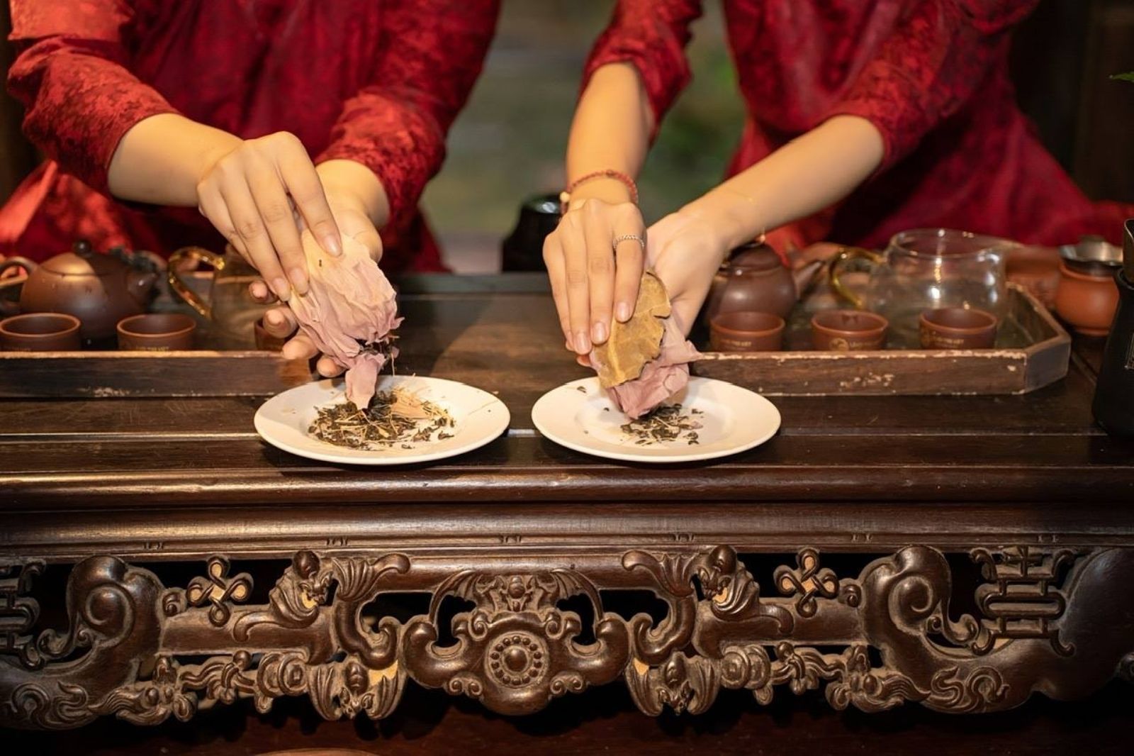 Thưởng thức trà ở bảo tàng Đồng Đình  