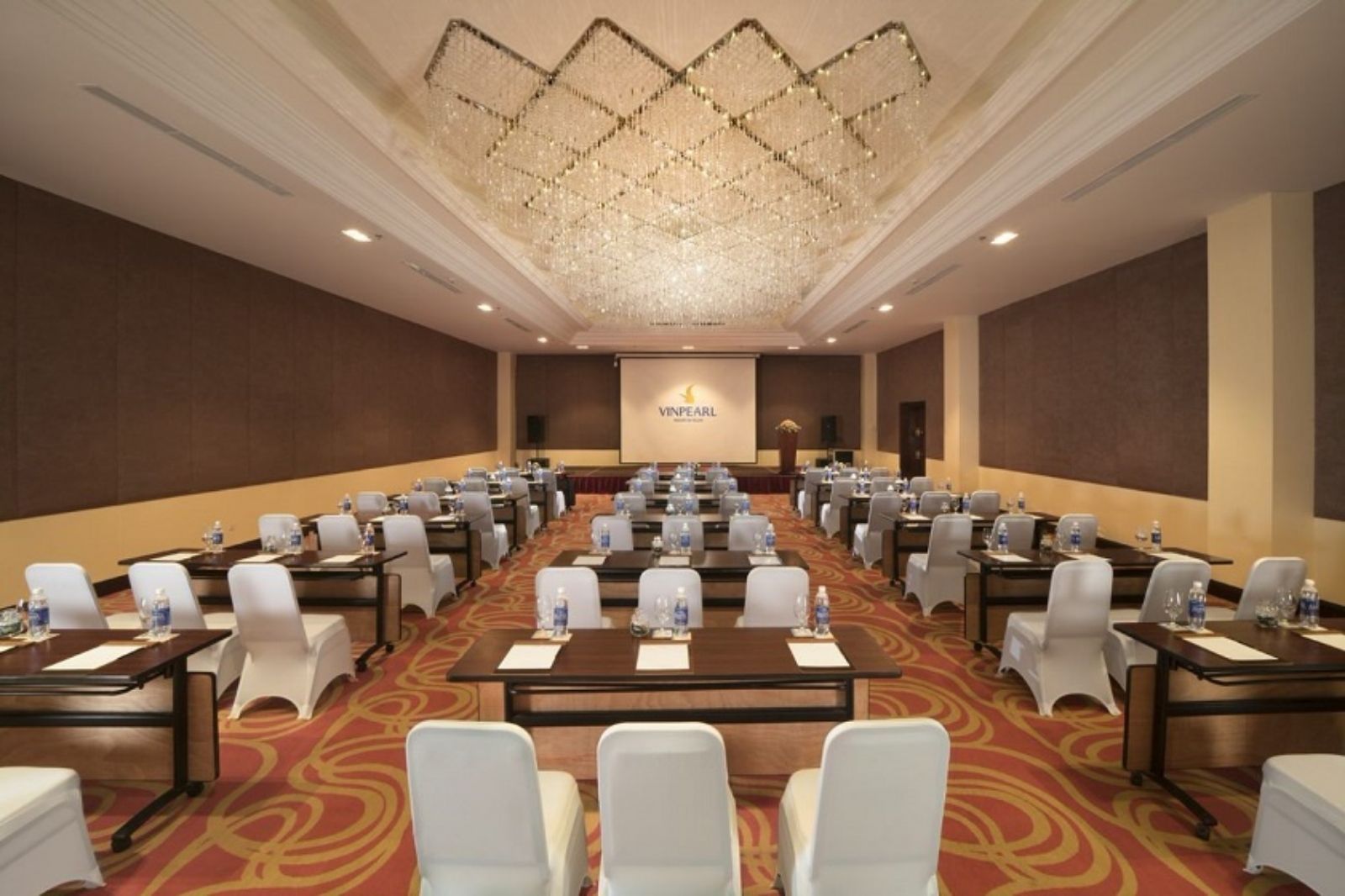 Thường tổ chức ỏ những nơi sang trọng hiện đại 