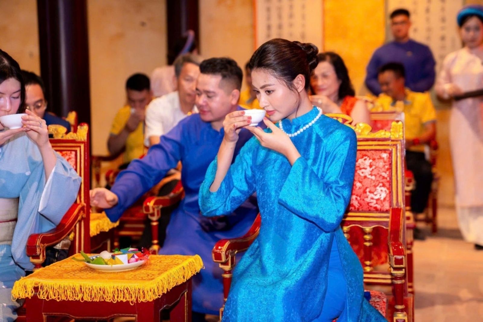 Thưởng trà và nghe Ca Huế 