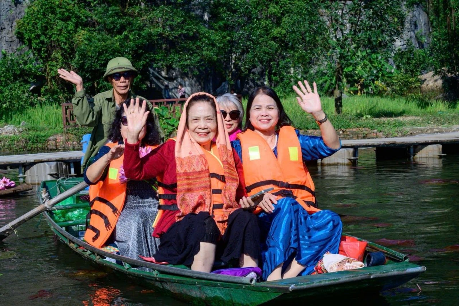 Một thuyền chở tối đa 4 du khách