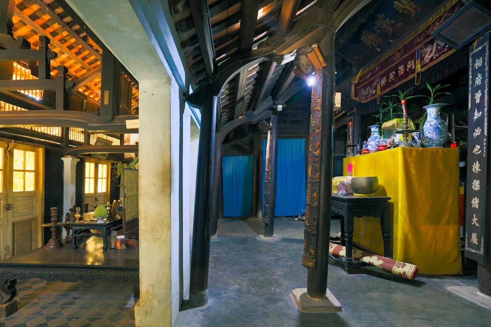 Tiền đường nhà chính 