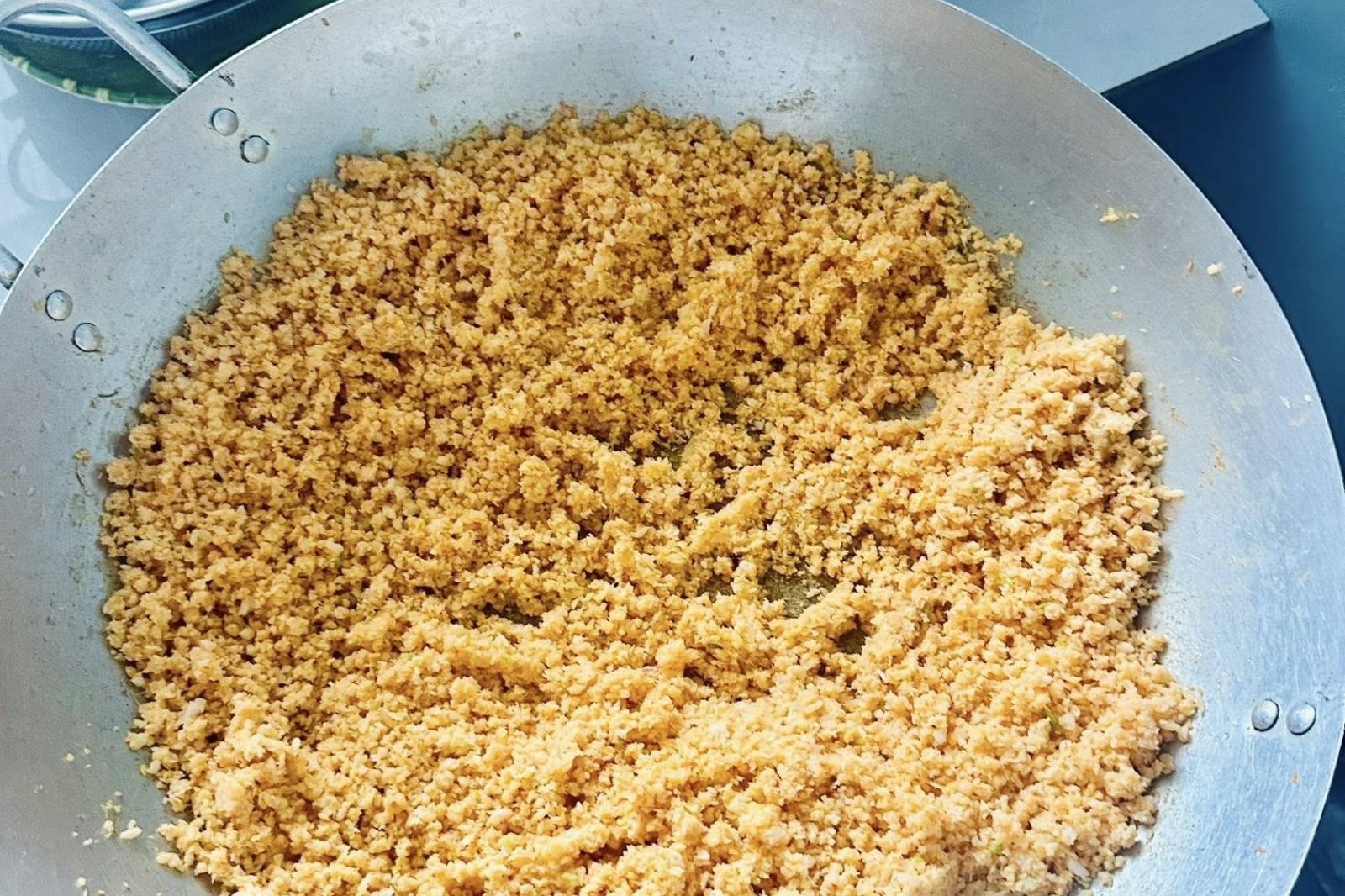 Tôm cháy là phần đặc trưng của bánh bèo Huế 