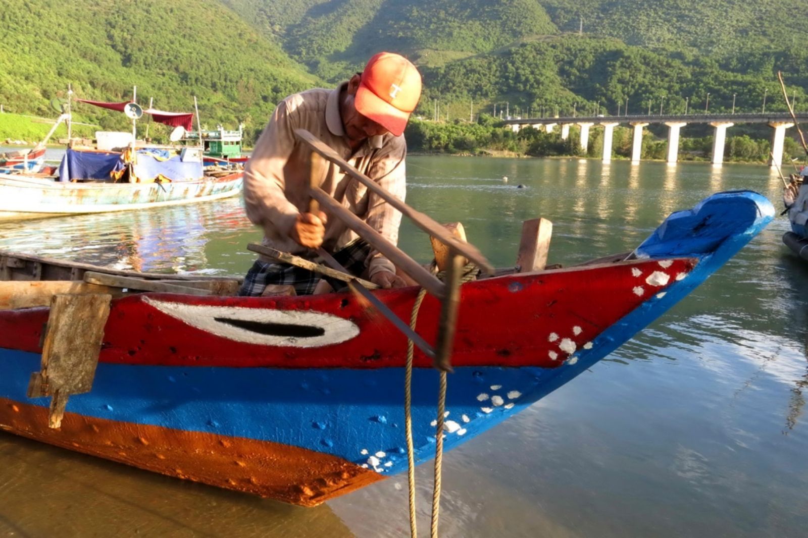 Tôn trọng văn hóa địa phương khi tham quan làng chài  
