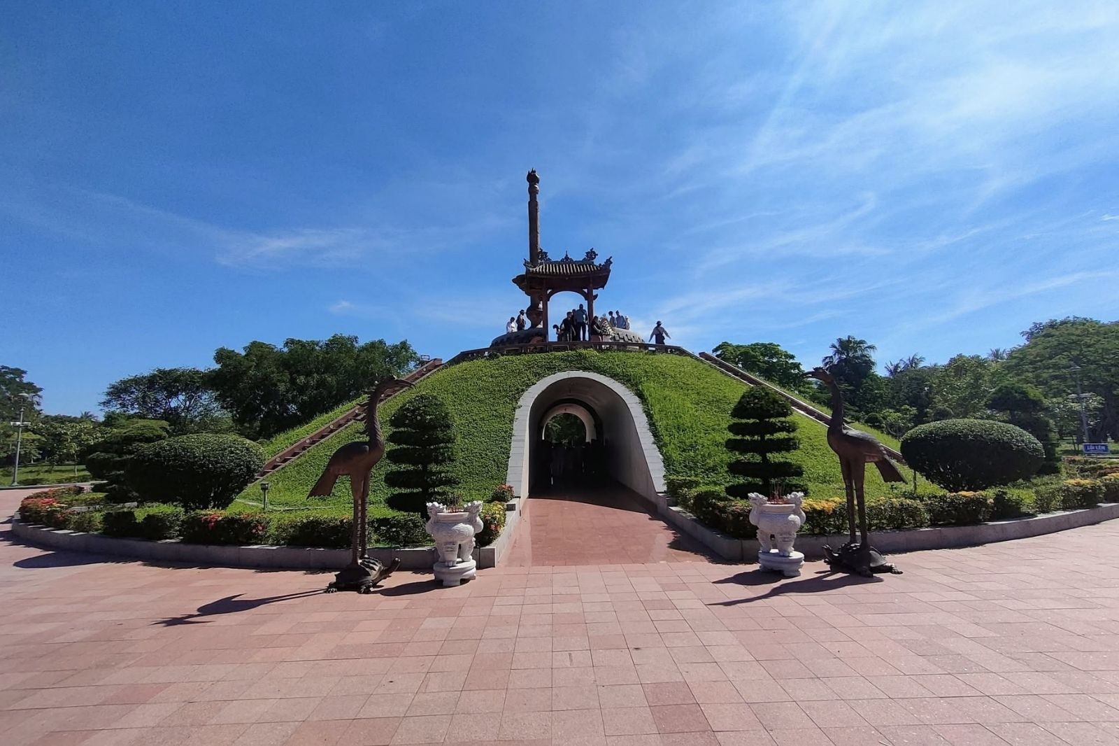 Tour DMZ tham quan các di tích lịch sử 