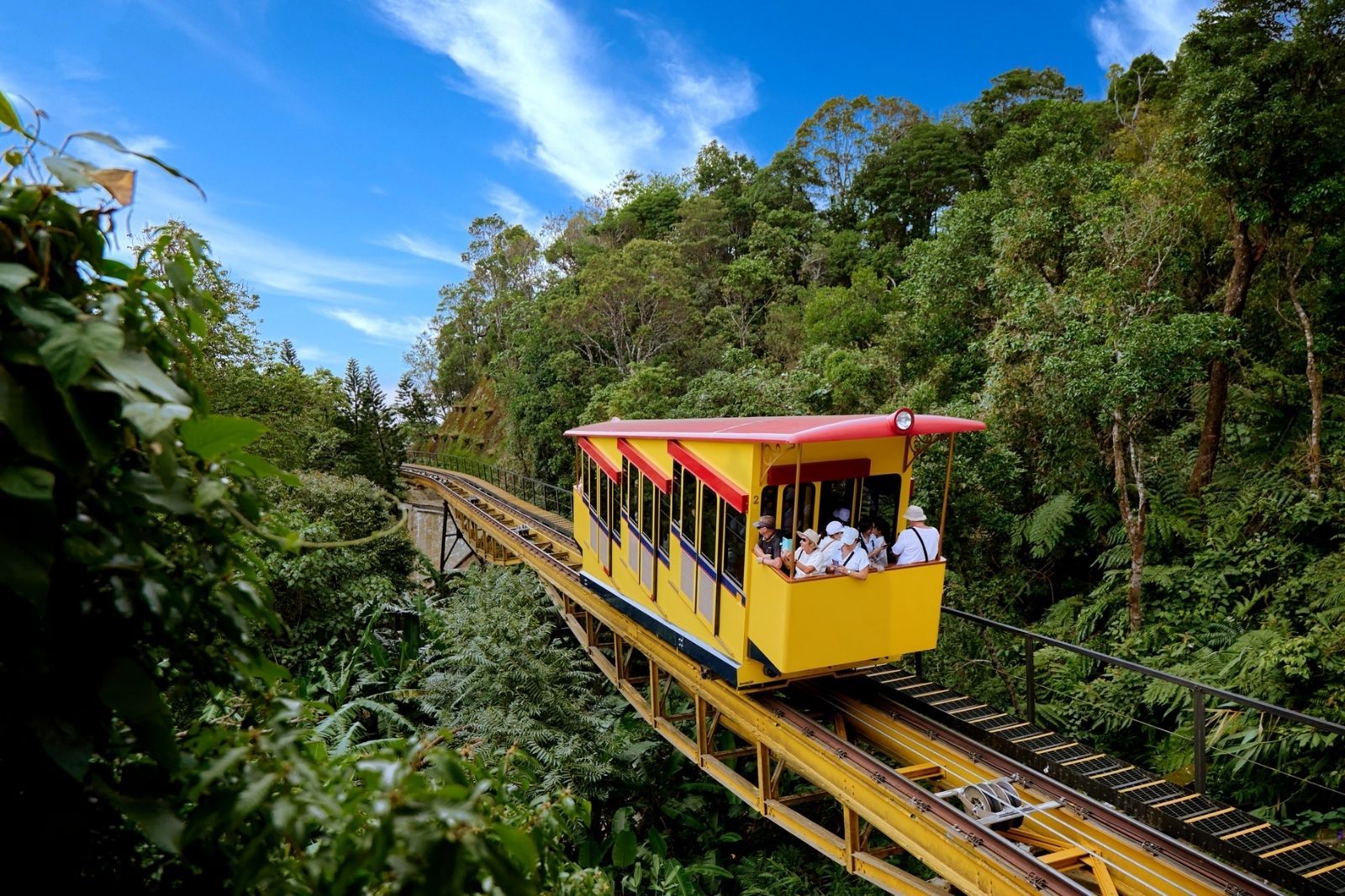 Chọn các tour ghép để tiết kiệm chi phí hơn