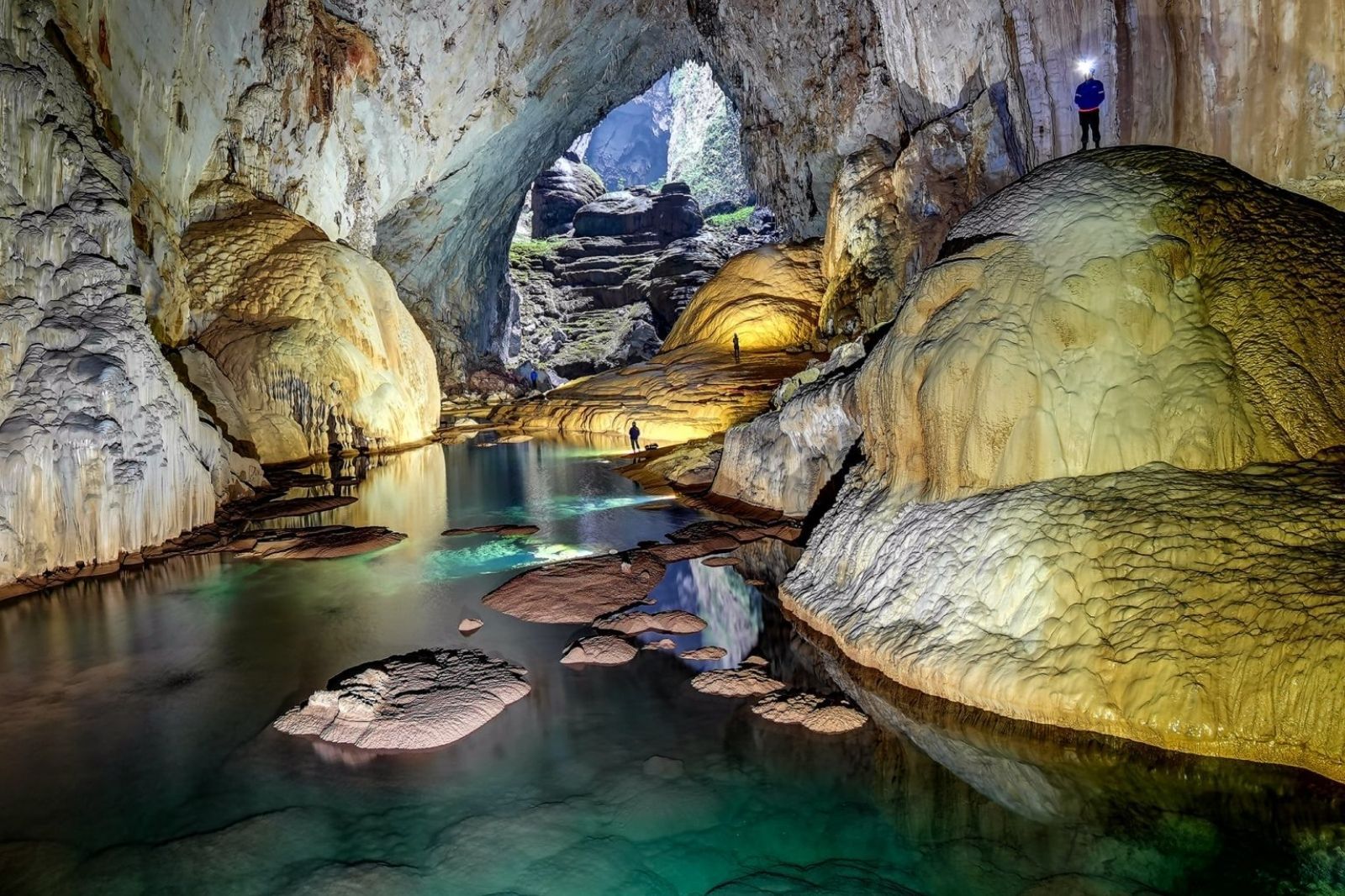 Tour thám hiểm Hang Sơn Đoòng